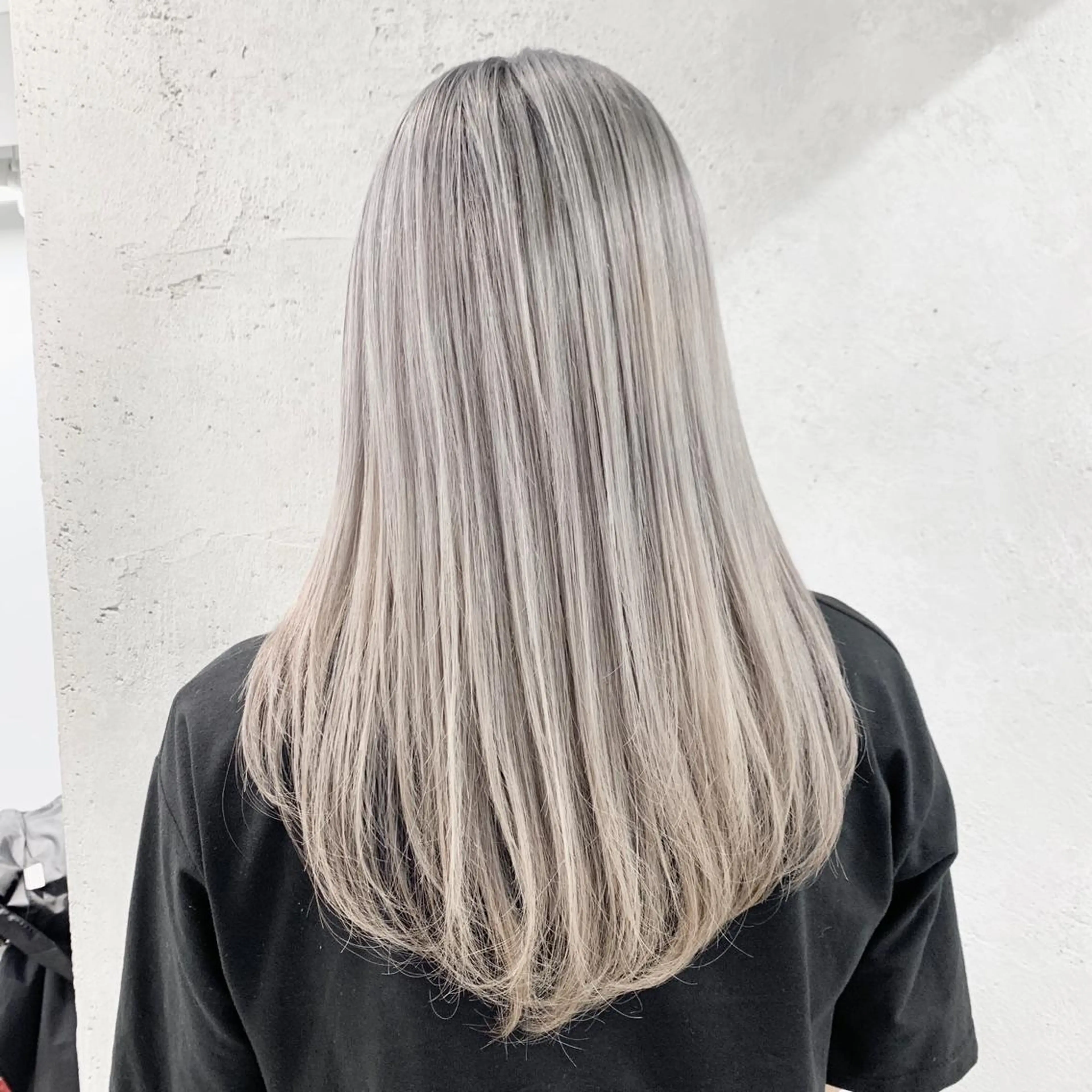 セミロング カラー ヘアカラー 及川シゲル 髪質改善講師のヘアスタイル