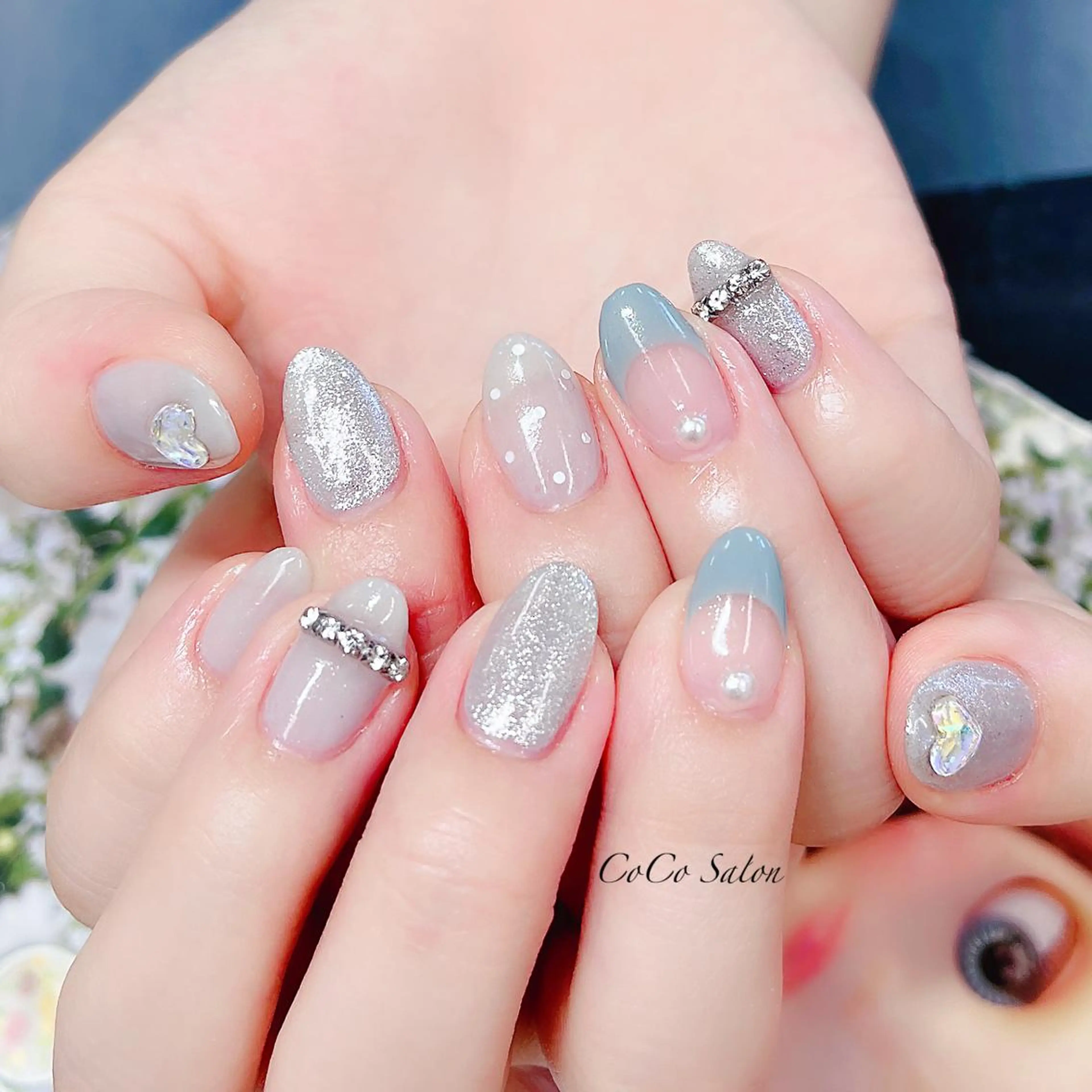 ネイル ブルー 成人式 ドット 長さ出し フレンチネイル CoCoSalon ネイル/まつ毛予約のネイルデザイン