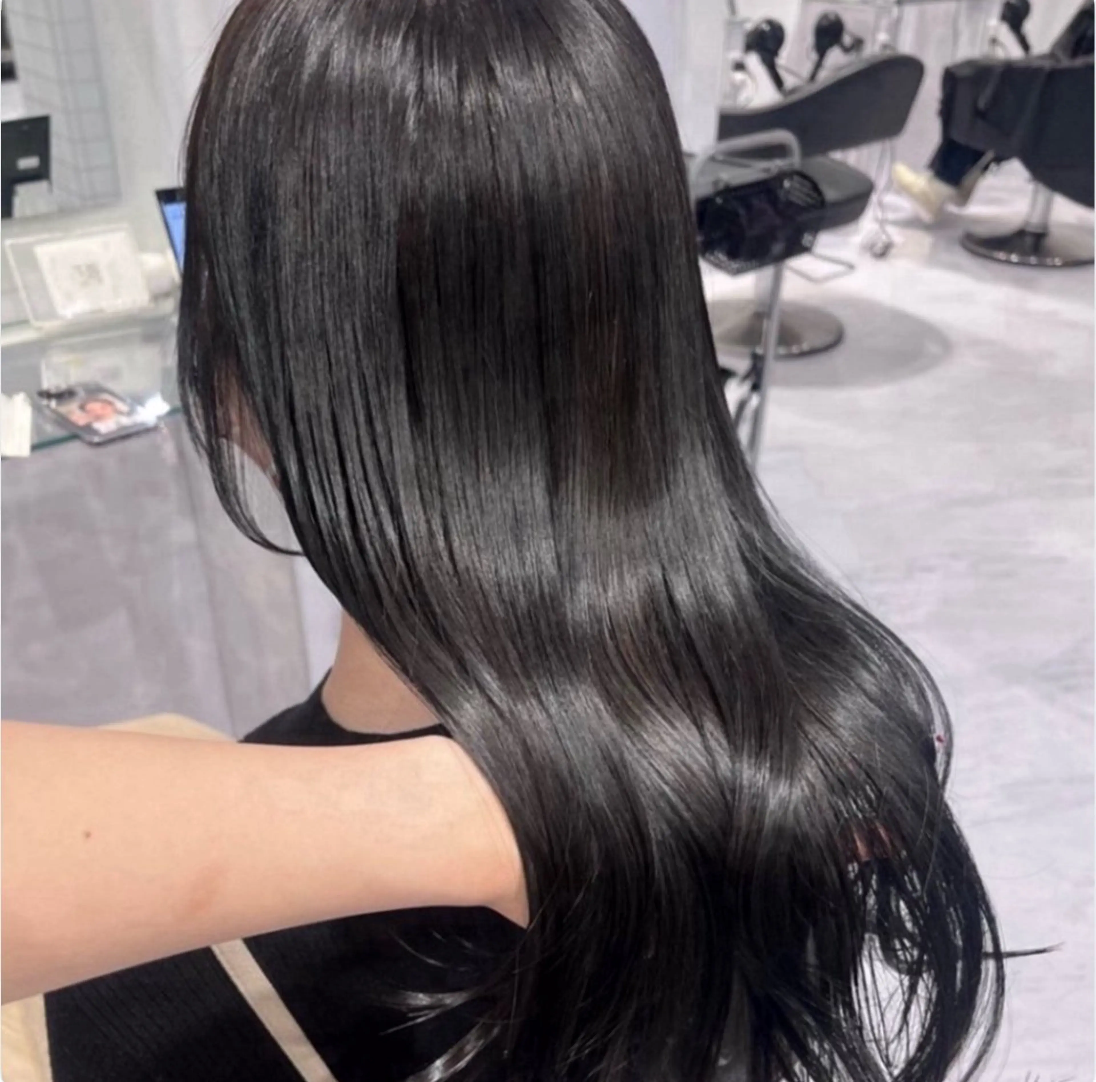 ロング カラー 🫧うる艶トレンド 🫧透明感カラーのヘアスタイル