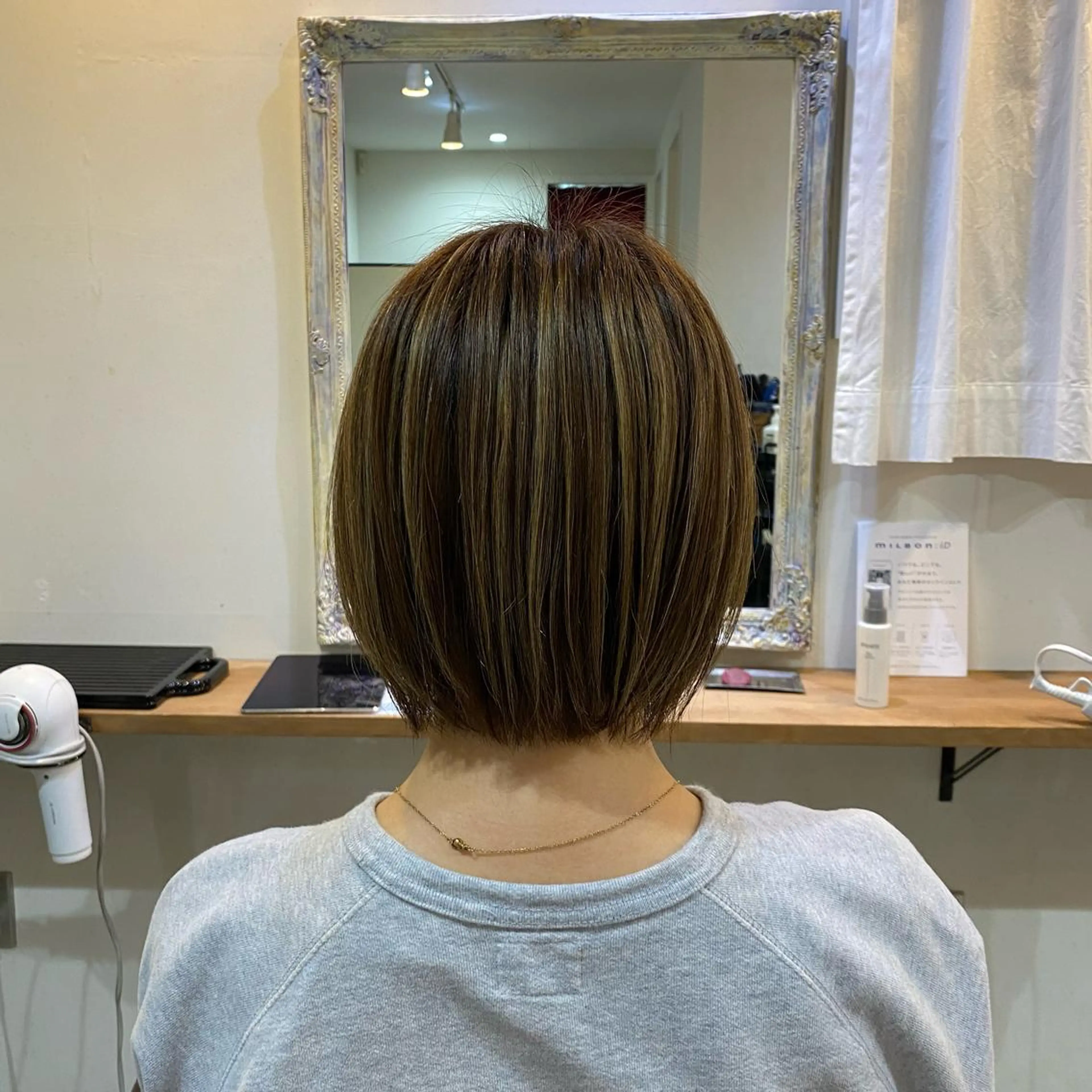 ショート 外国人風カラー ハイライト カット 切りっぱなしボブ 👩🏼ミニボブのヘアスタイル