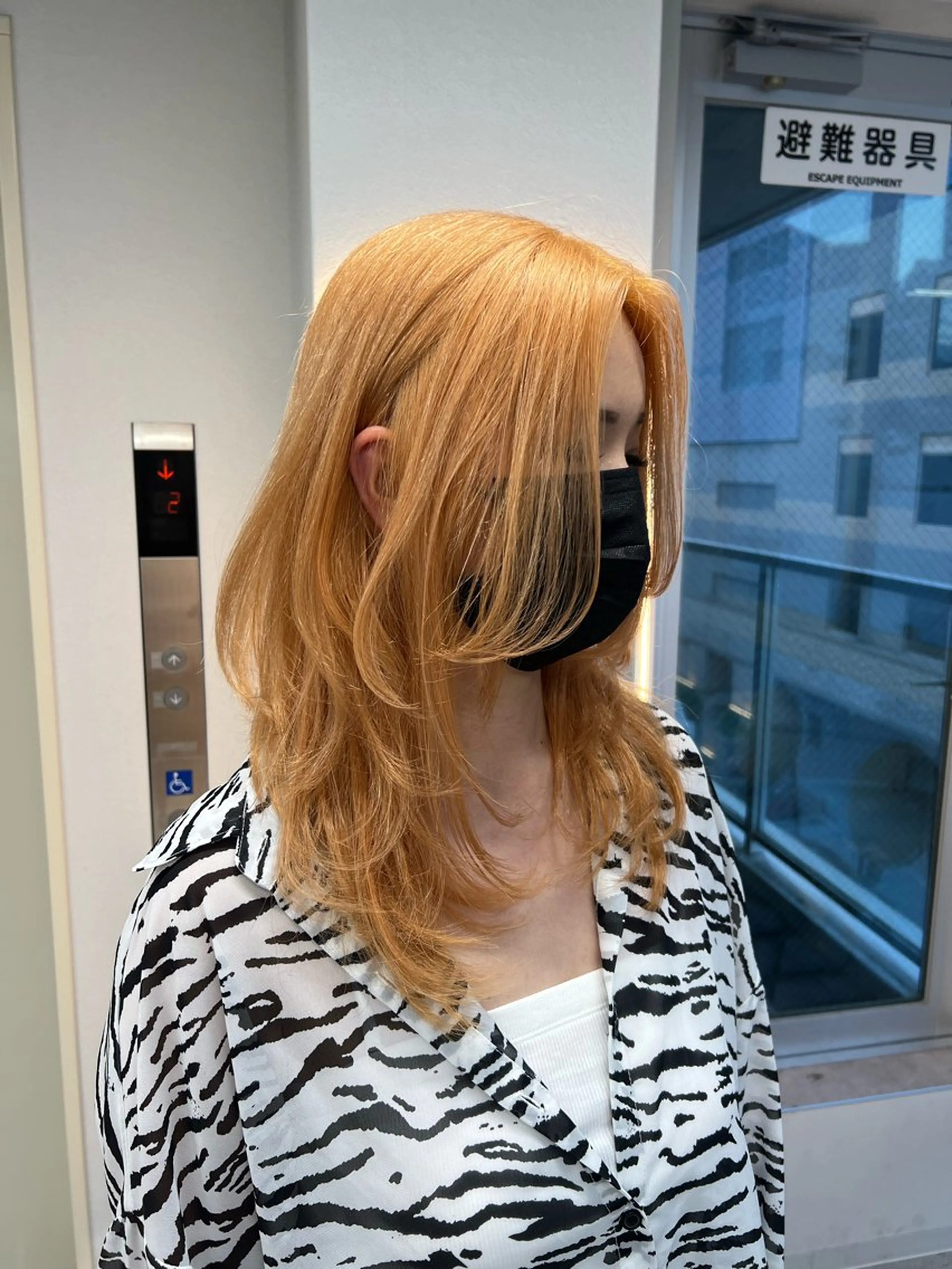 セミロング ヘアカラー maya レイヤーカットのヘアスタイル