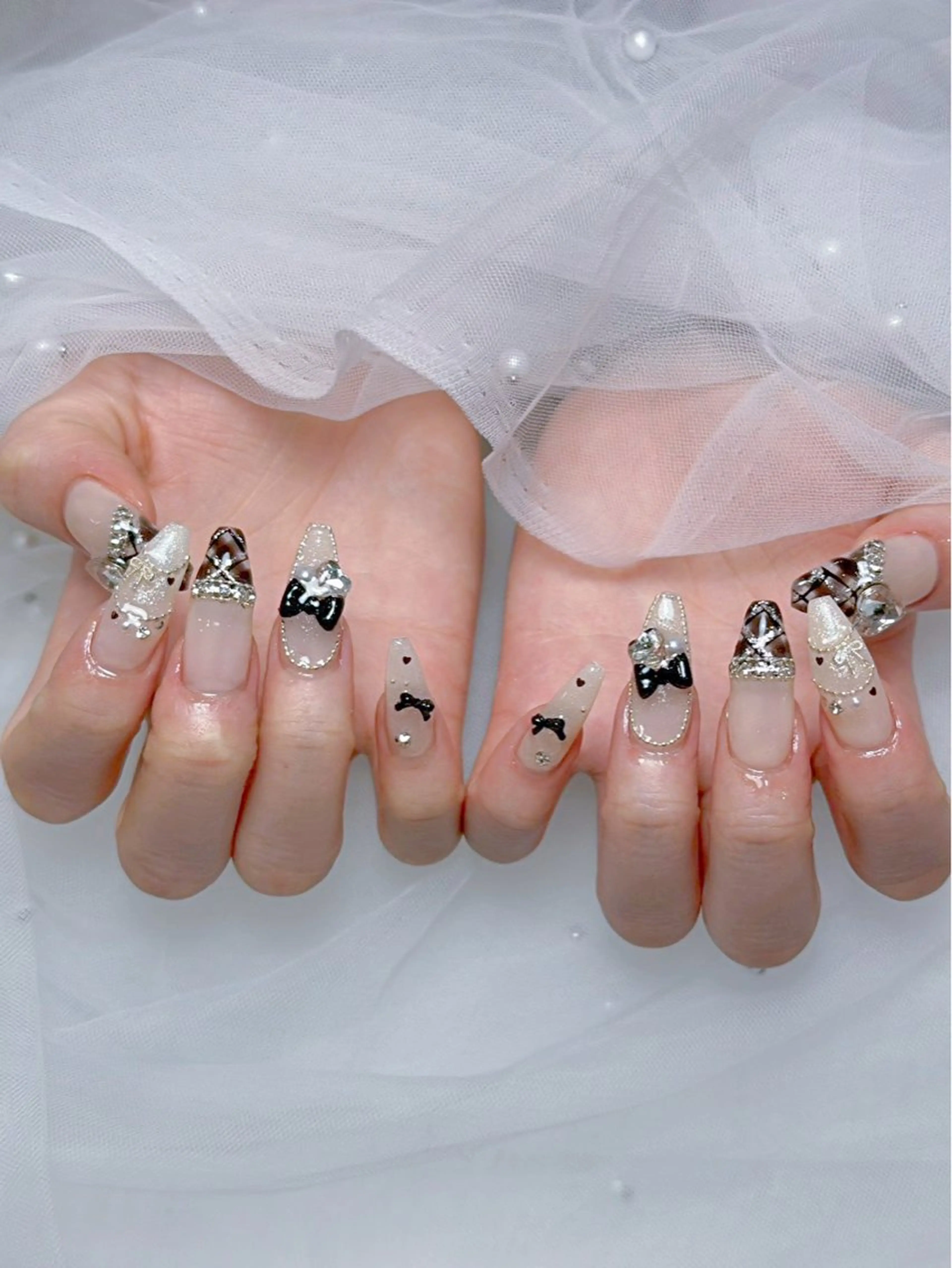 ネイル アートネイル オーロラネイル チークネイル 長さ出し フットネイル ハンドネイル ハンドケア Mio_ Noiranailのネイルデザイン