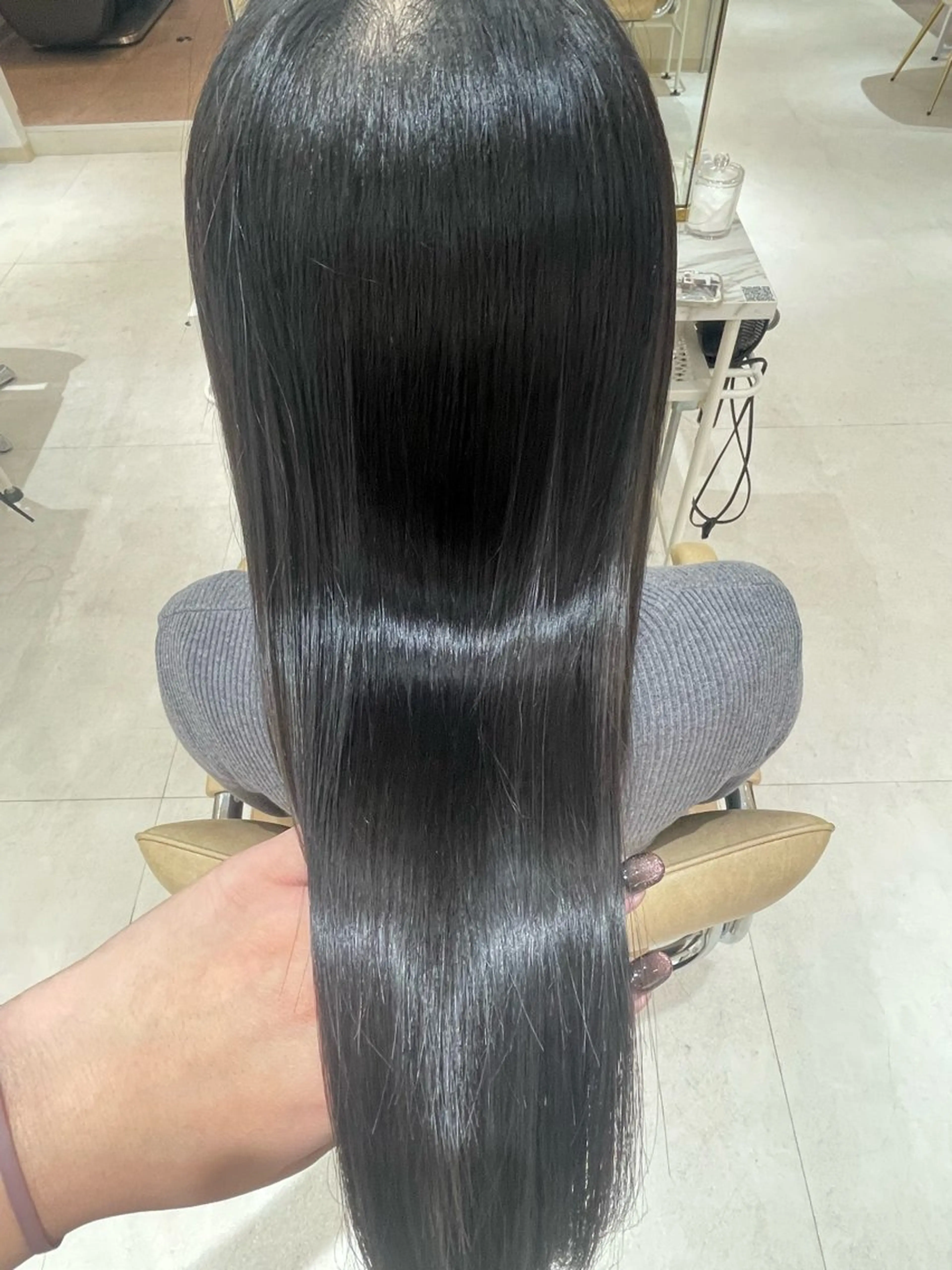 セミロング アッシュ アッシュグレー ケアカラー れな/Zina博多 トレンド/顔周りのヘアスタイル