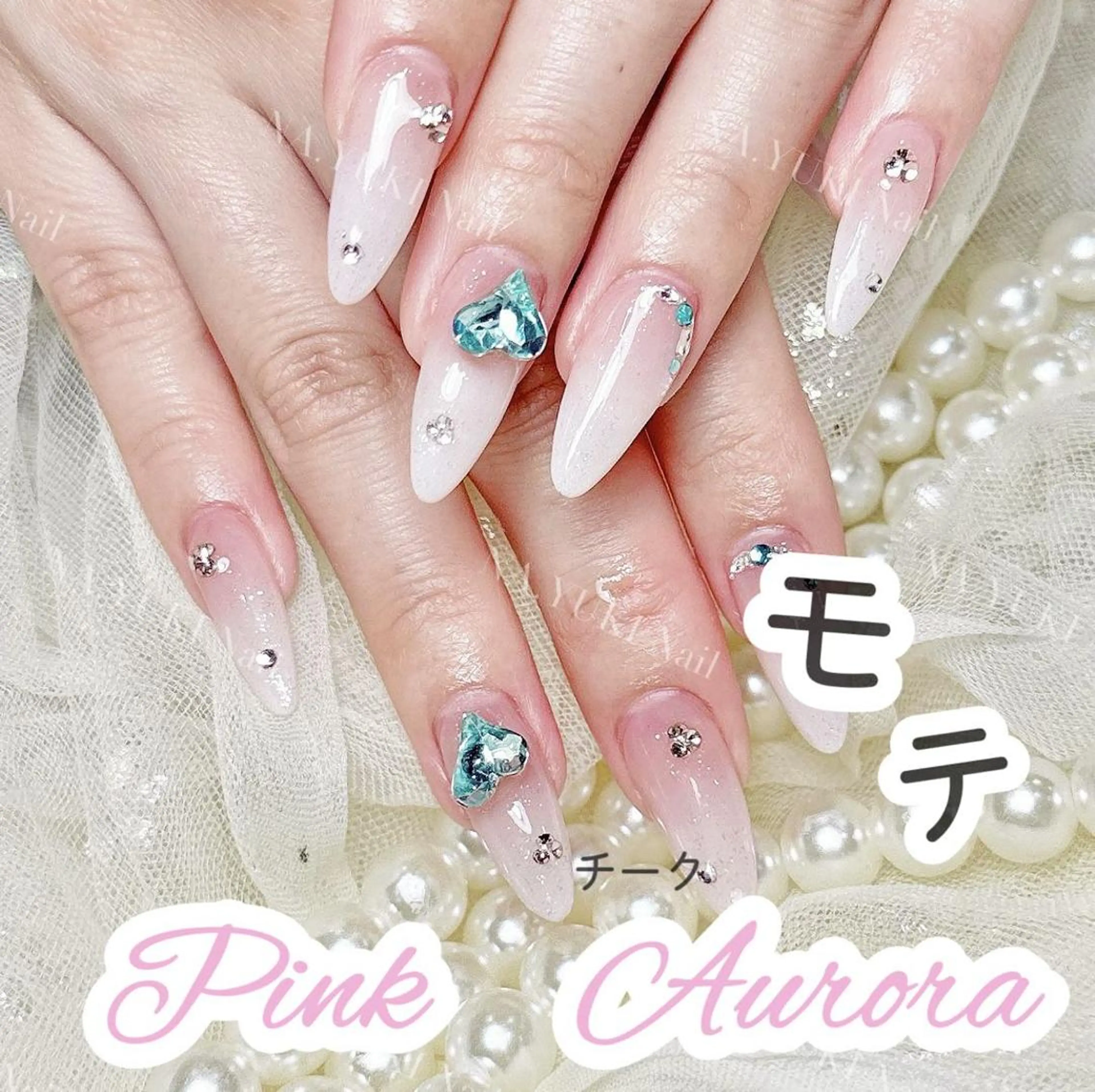 ネイル ジェルネイル ガーリー ホログラムネイル キラキラネイル ミディアムネイル ハンドネイル ハンドケア Mai マイのネイルデザイン