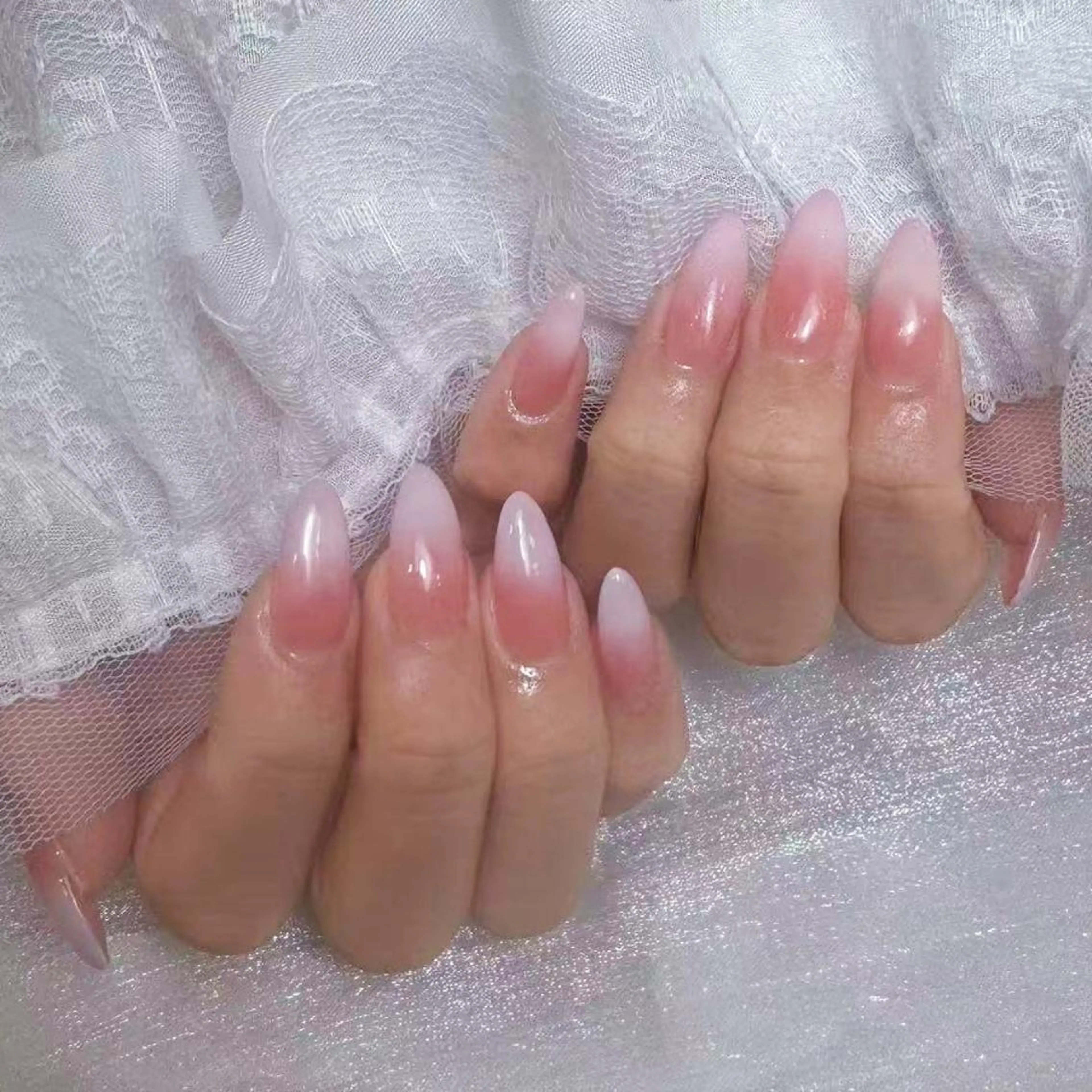 ネイル アートネイル オーロラネイル ガーリー キラキラネイル 韓国ネイル Leah 💅のネイルデザイン