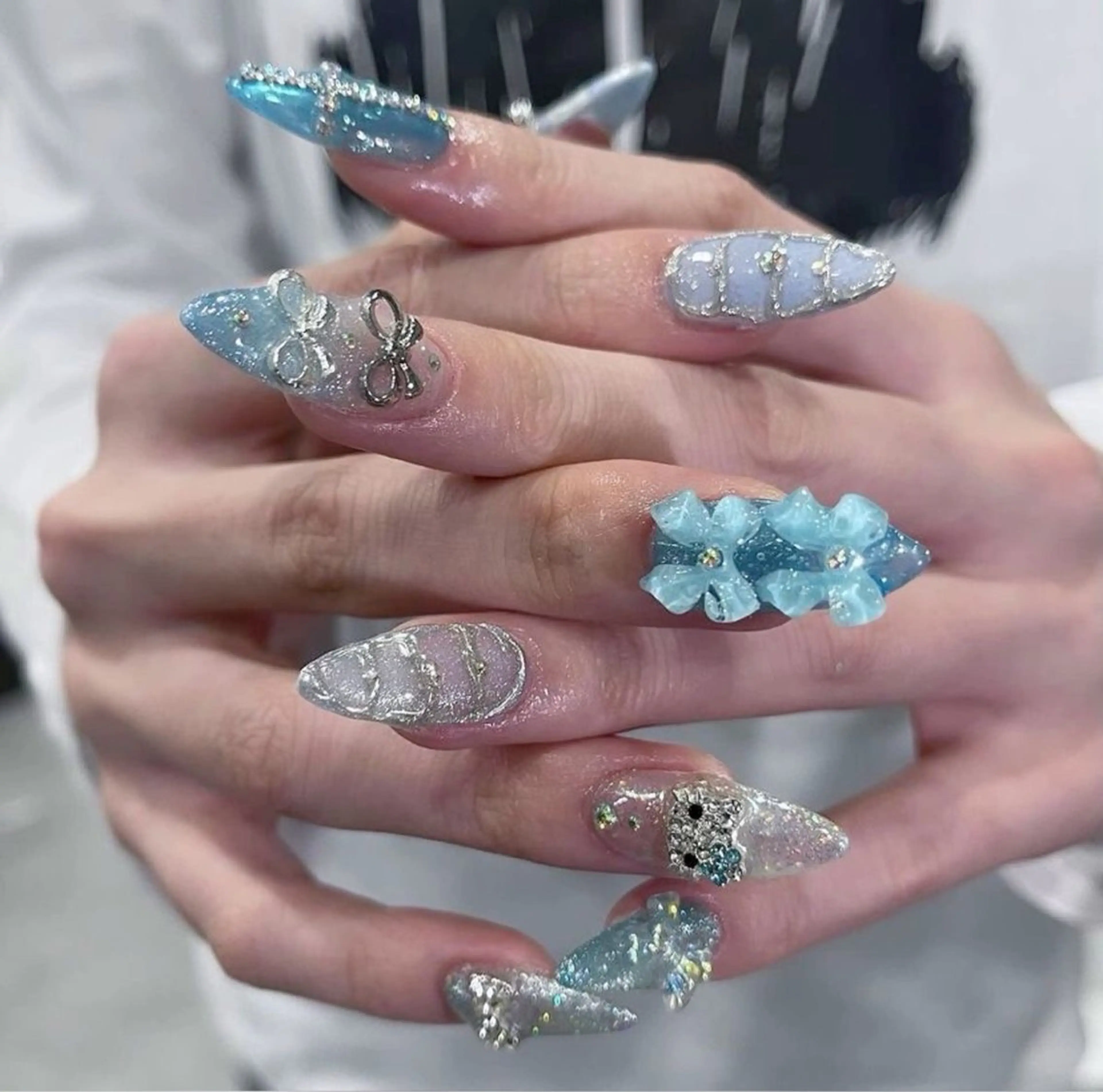 ネイル グラデーション ラメ(グリッター) マグネットネイル ミラーネイル ニュアンスネイル ハンドネイル Lumi de nailsのネイルデザイン