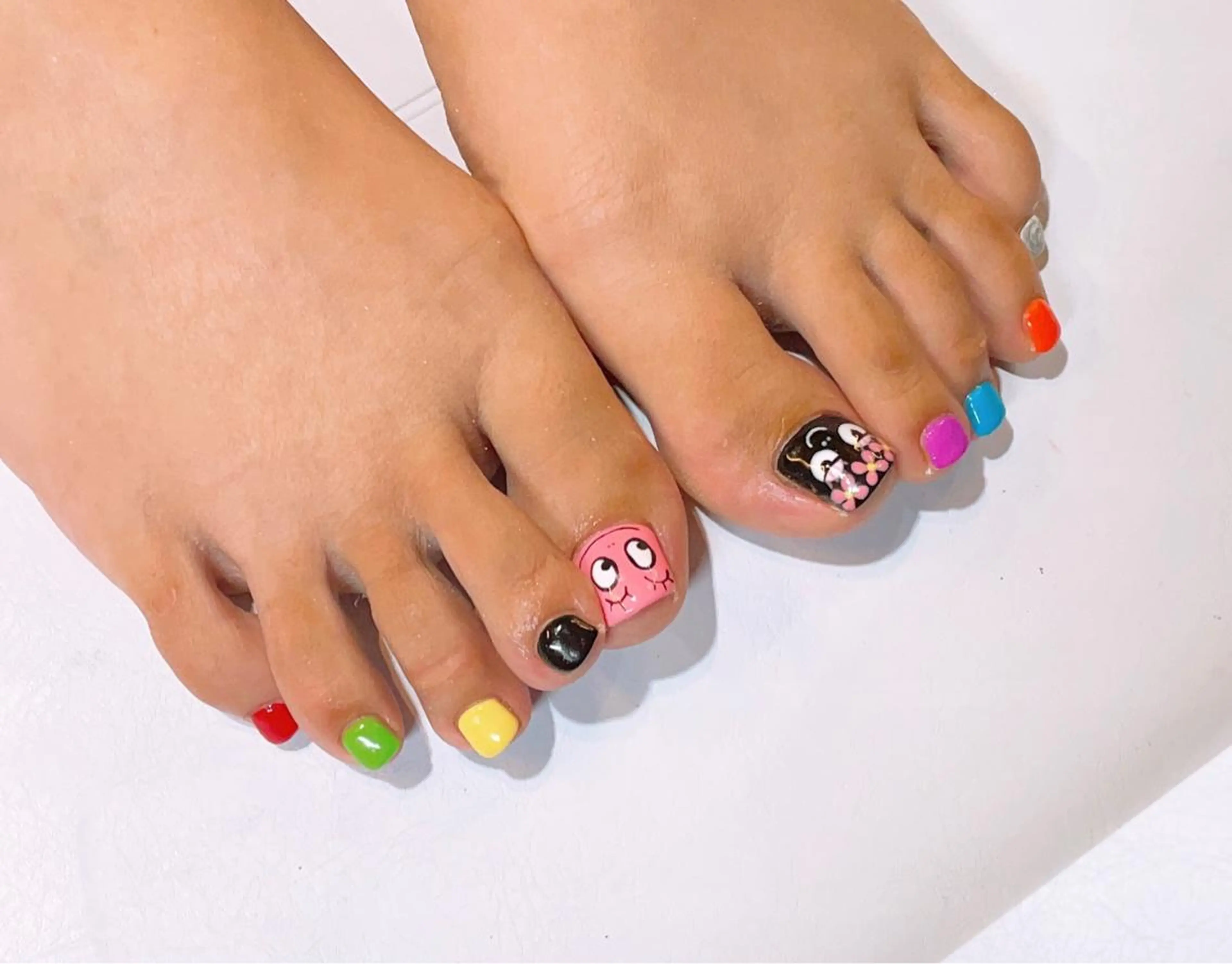 ネイル ハンドネイル VIERU 🌈🎀💖のネイルデザイン