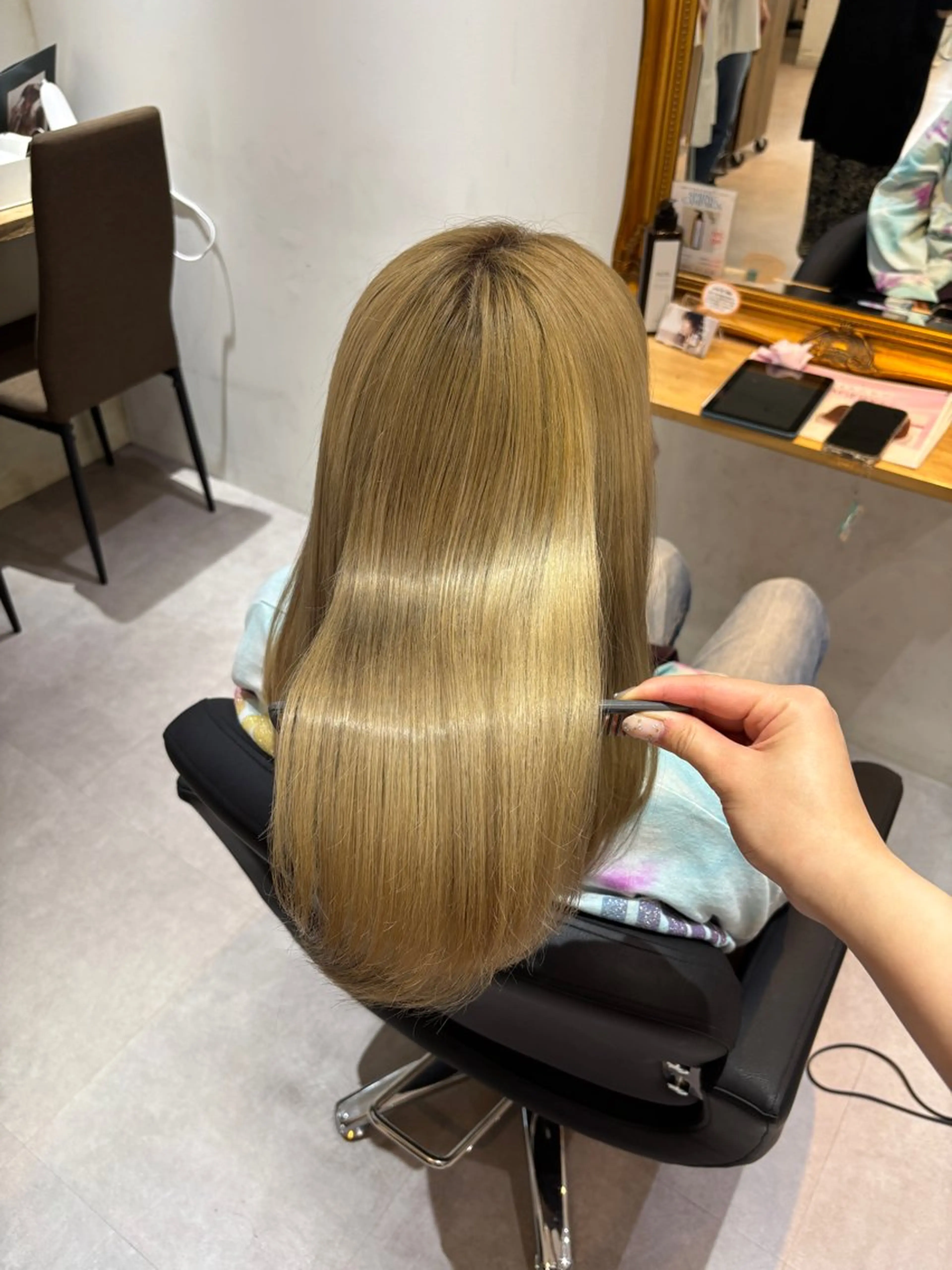 ミディアム カラー ブリーチ カット ヘアカラー トリートメント ツヤカラー🫧Sae ネイルモデル募集中のヘアスタイル