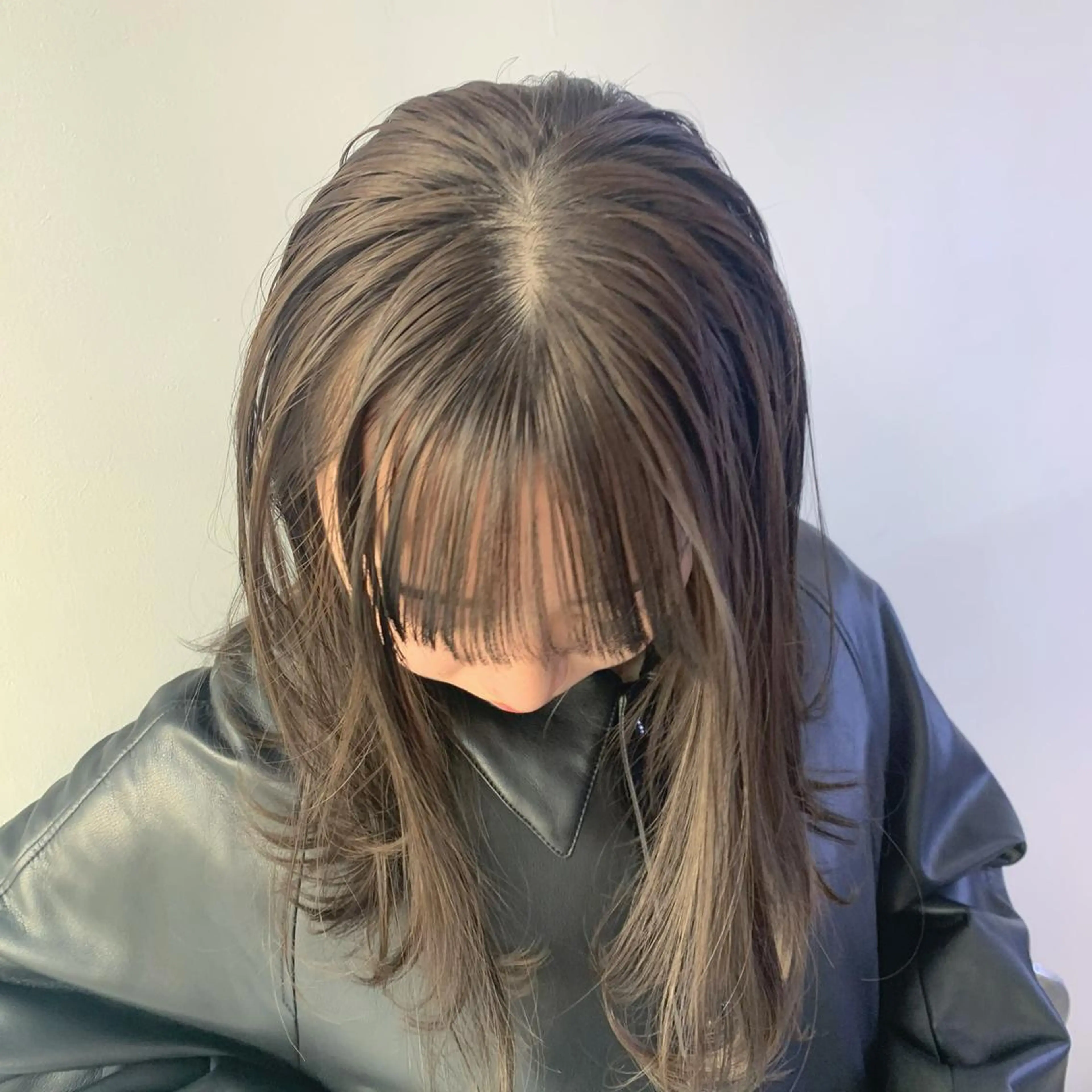 セミロング カラー ヘアアレンジ メンズ アッシュ アッシュグレー アッシュグレージュ 透明感カラー グレージュ カット ヘアカラー トリートメント No1韓国風レイヤー &カチモリ✨ /サキのヘアスタイル