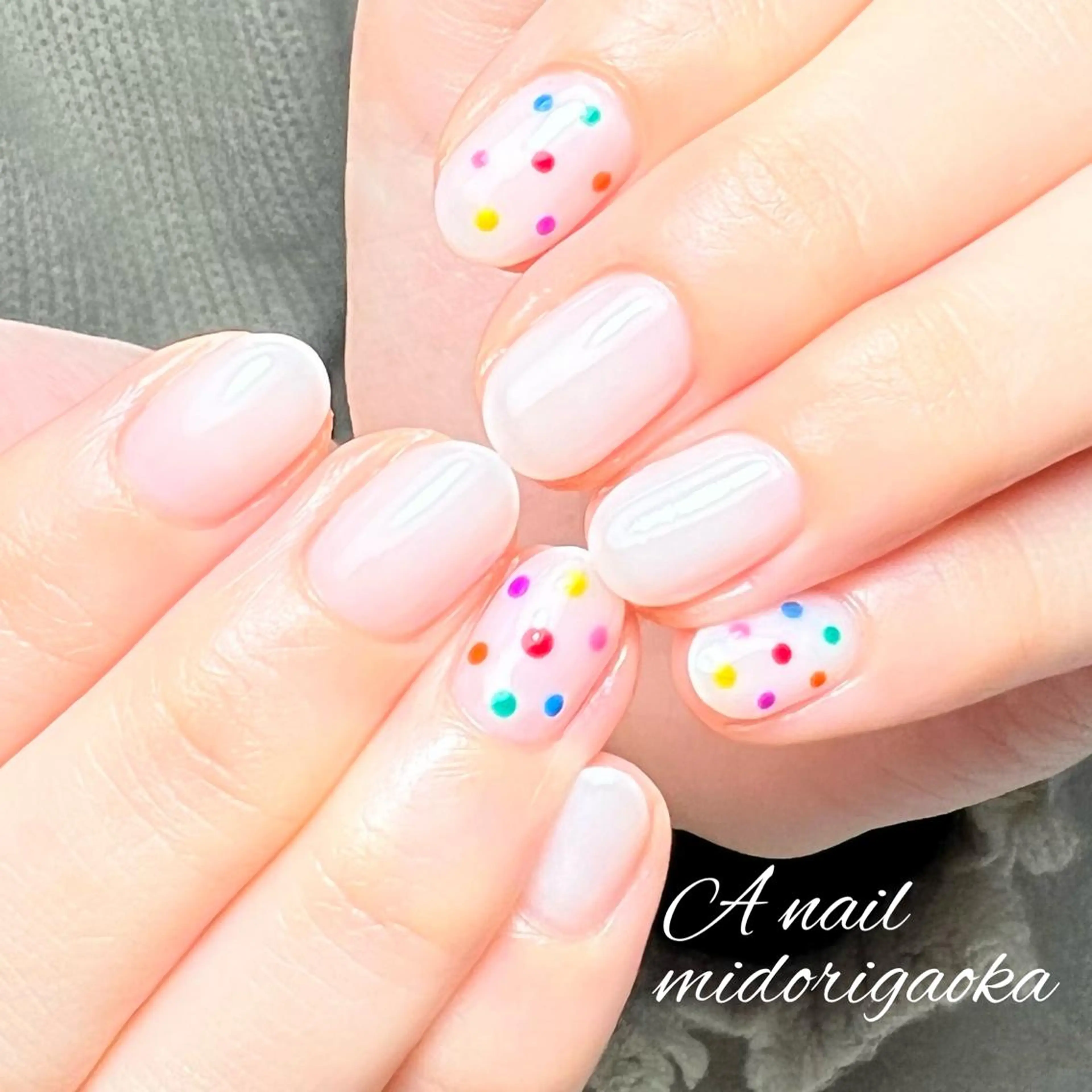 ミディアム カラー ネイル アートネイル ドット ワンカラーネイル ハンドネイル 大人可愛い高技術ネイ ル♡美爪A nailのネイルデザイン