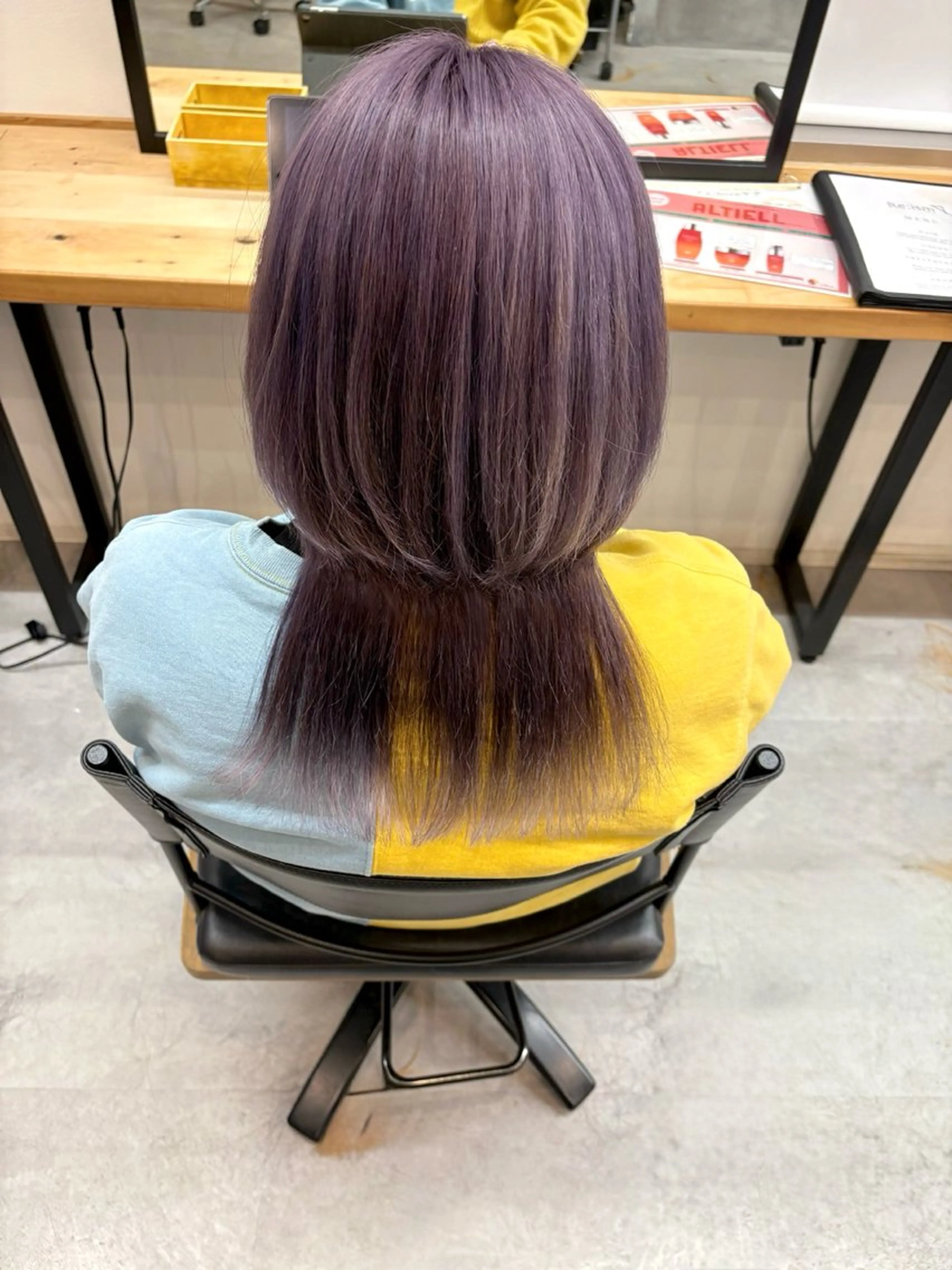 セミロング カラー メンズ メンズブリーチ メンズウルフカット ブリーチ シルバー ウルフカット 樋口 江理香のヘアスタイル