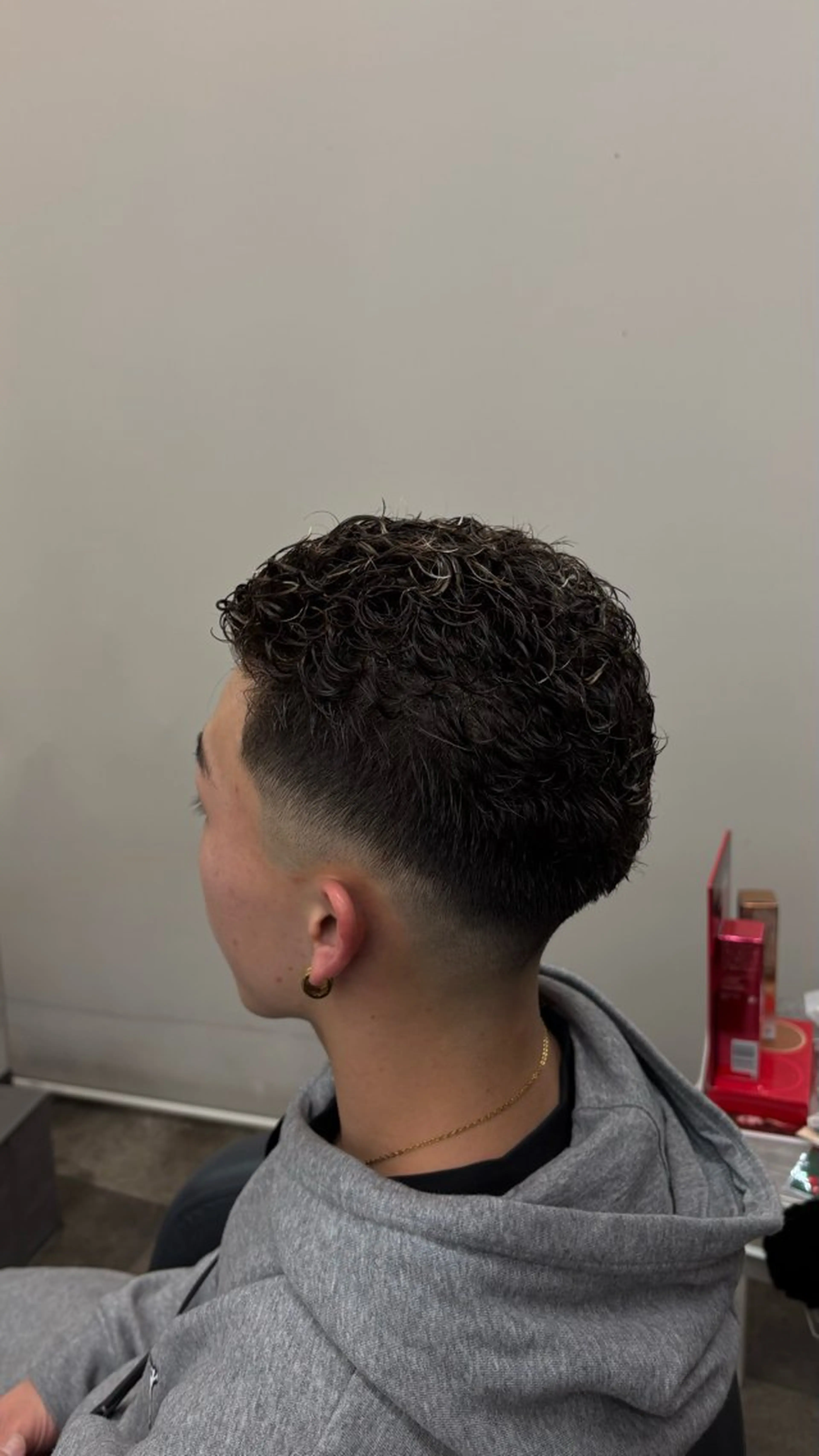 ショート パーマ メンズ フェードカット メンズパーマ 河野 有吾のヘアスタイル