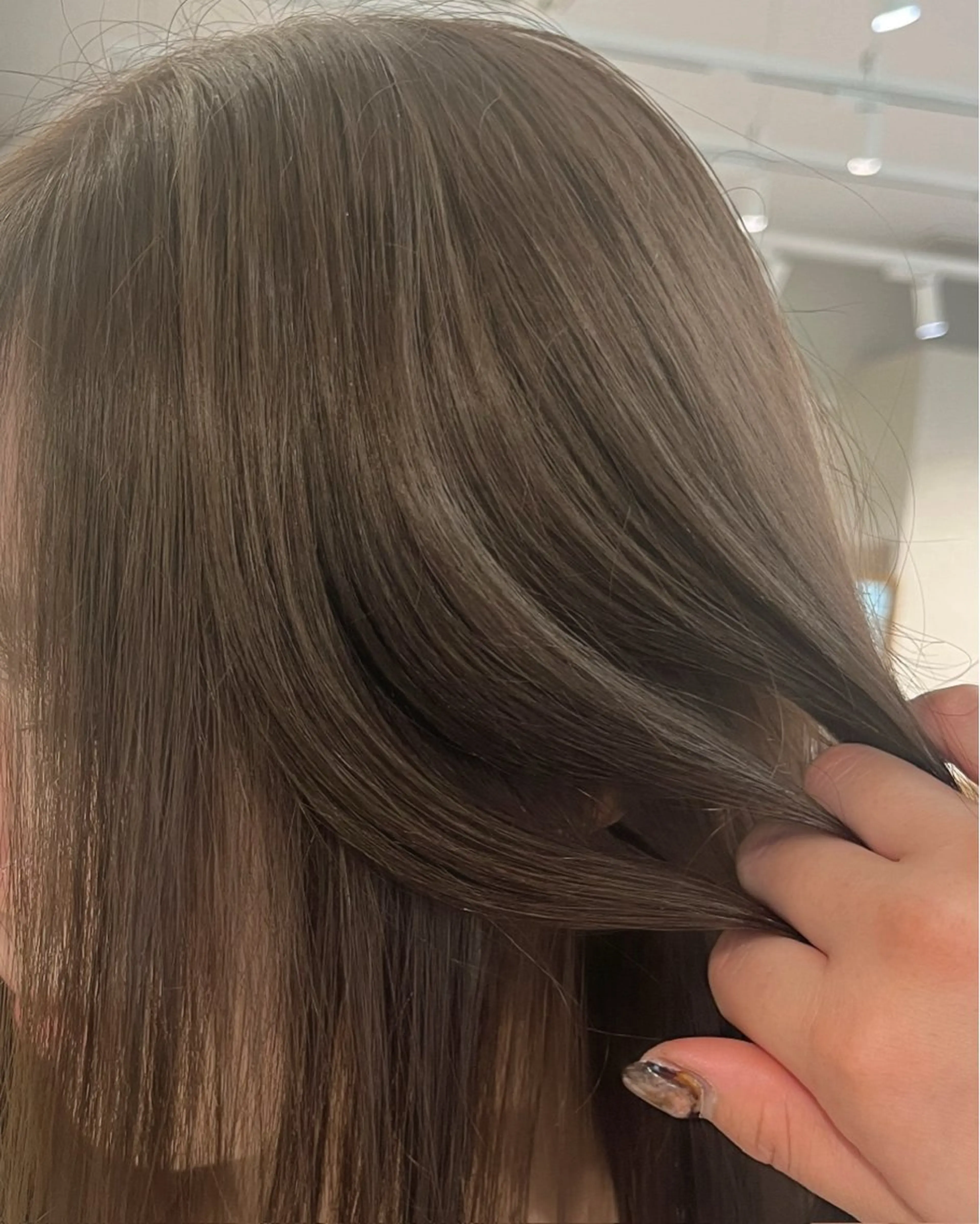 カラー ブリーチ 透明感カラー ダブルカラー イルミナカラー ブリーチなしカラー 森 理音のヘアスタイル
