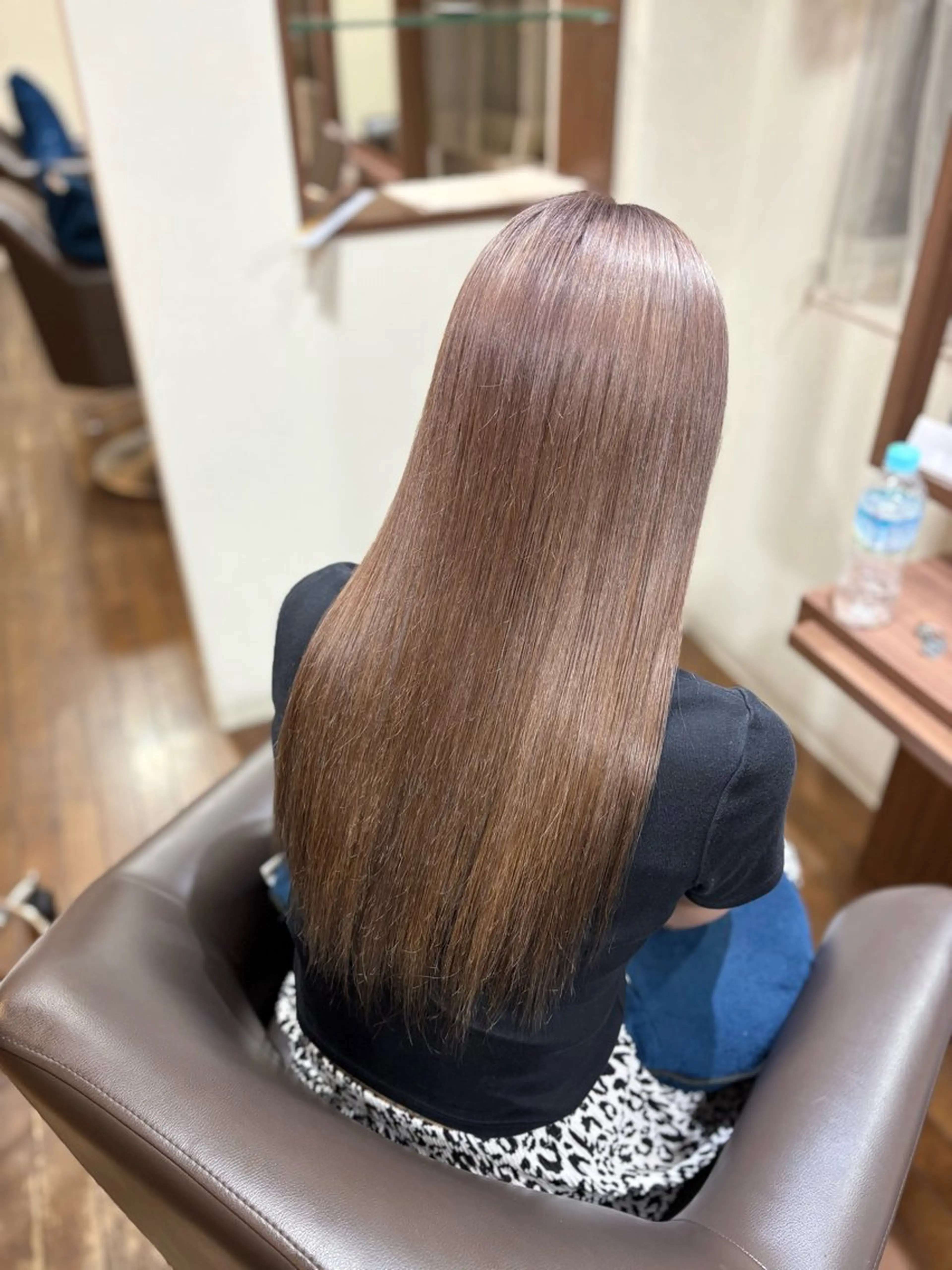 ロング カラー ベージュカラー ミルクティーベージュ 栗本 栞のヘアスタイル