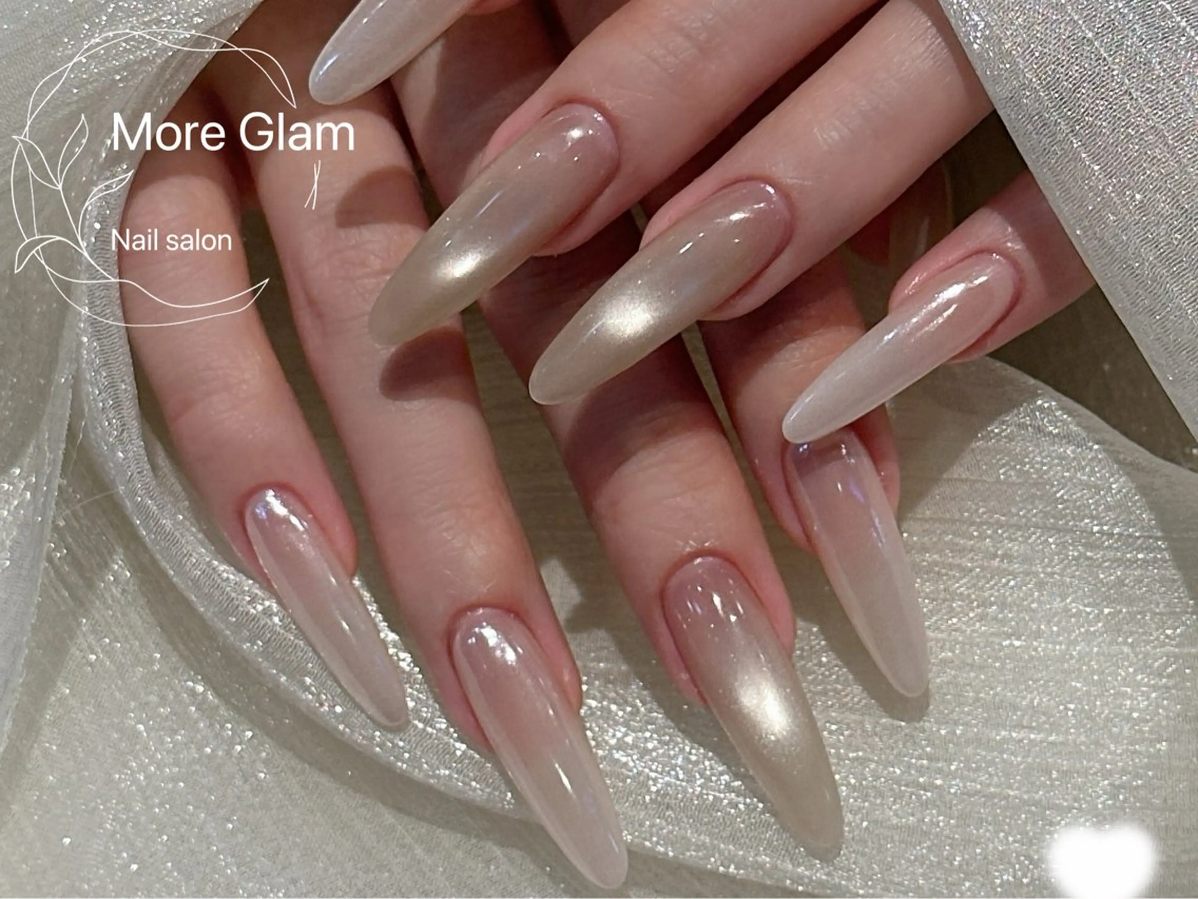 ネイル アートネイル オーロラネイル カジュアル クリアネイル 長さ出し ハンドネイル MoreGlam 新宿東口店のネイルデザイン