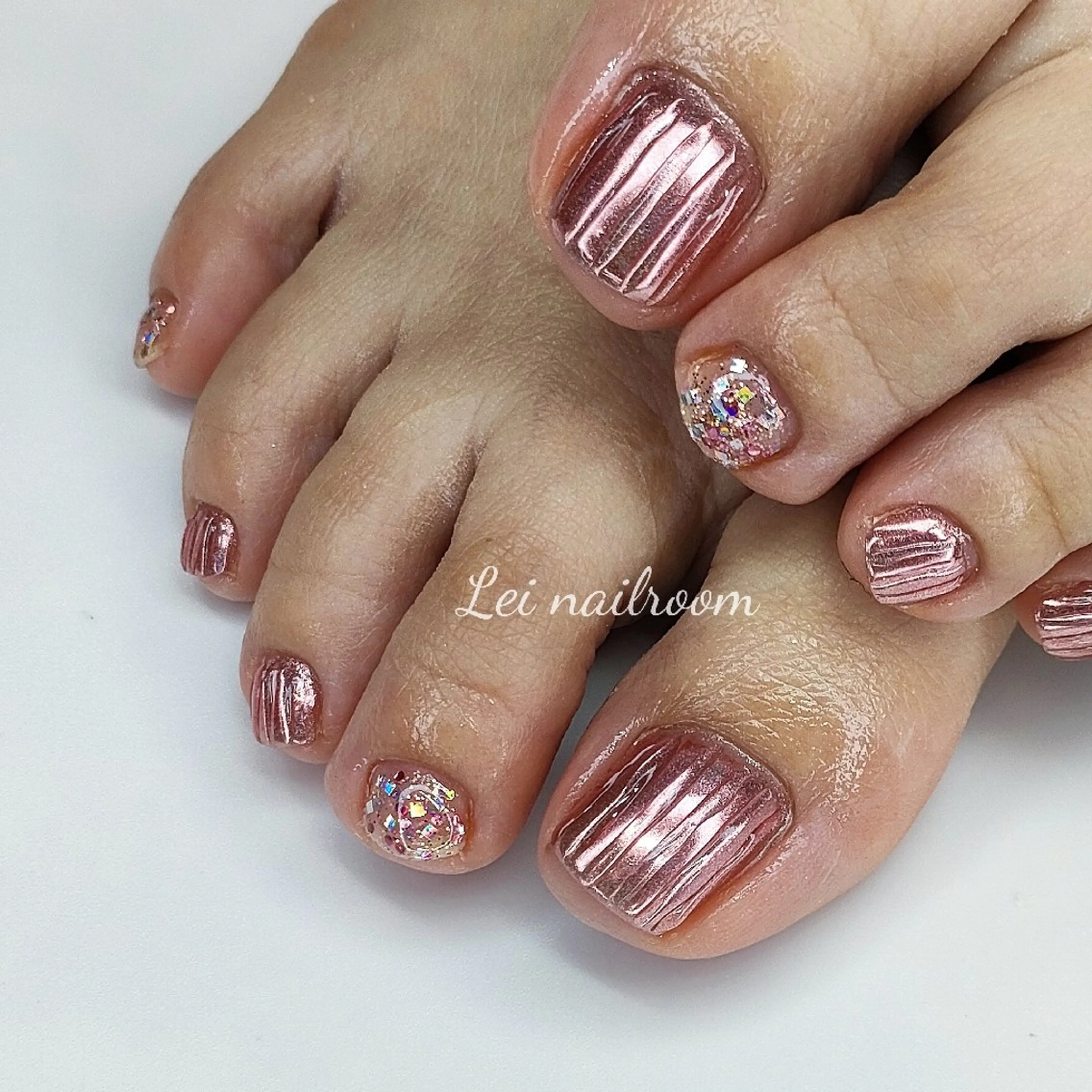 ネイル フットネイル ゴージャス lei🌼 nailroomのネイルデザイン