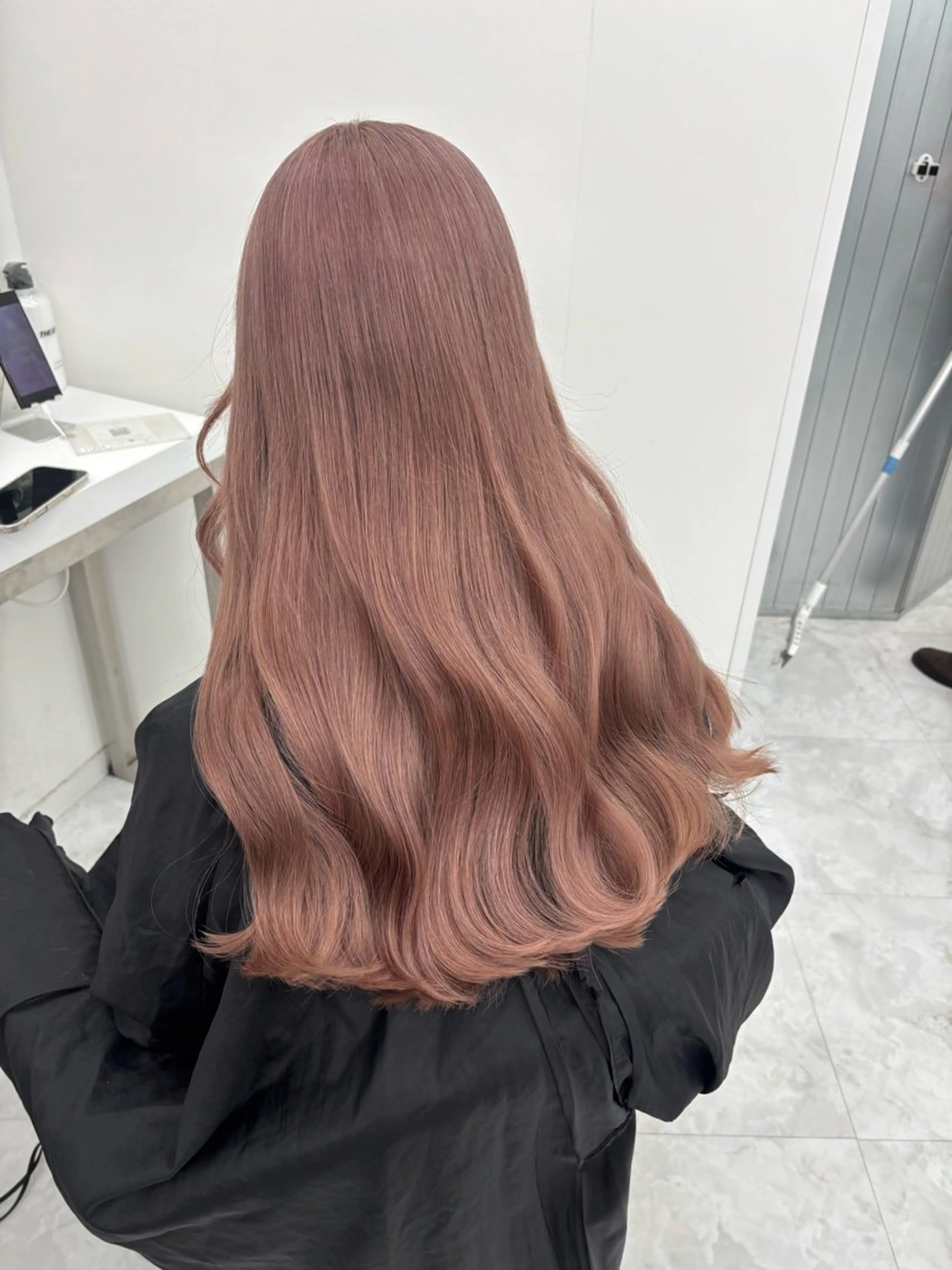 ロング カラー 🖤ハイトーン× レイヤー🖤SARAのヘアスタイル