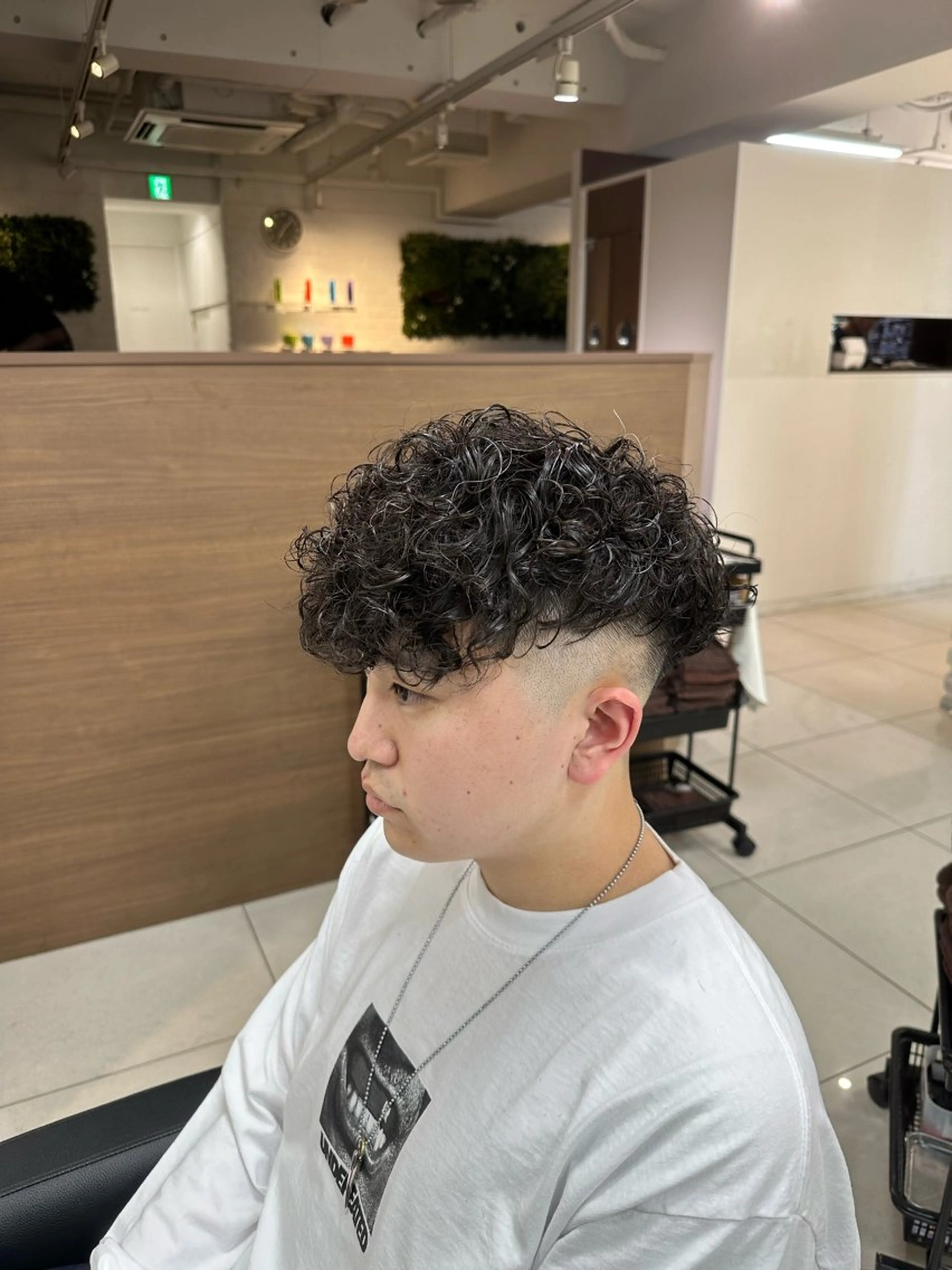 ショート パーマ メンズ スペインカール 刈り上げ カット パーマ トリートメント フェザーパーマ職人 🪶ryosukeのヘアスタイル