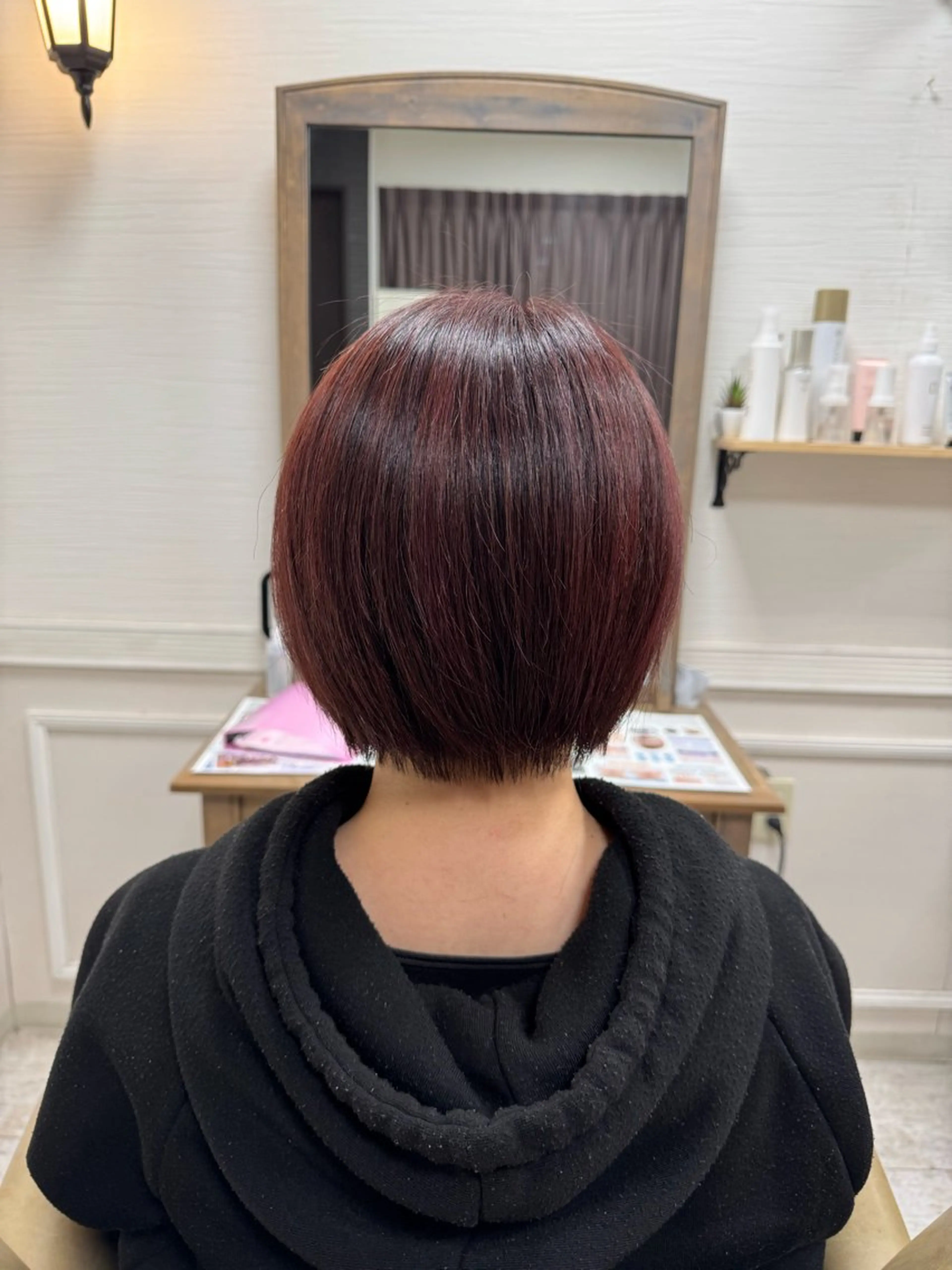 ショート カラー カット 鶴田 琴美のヘアスタイル