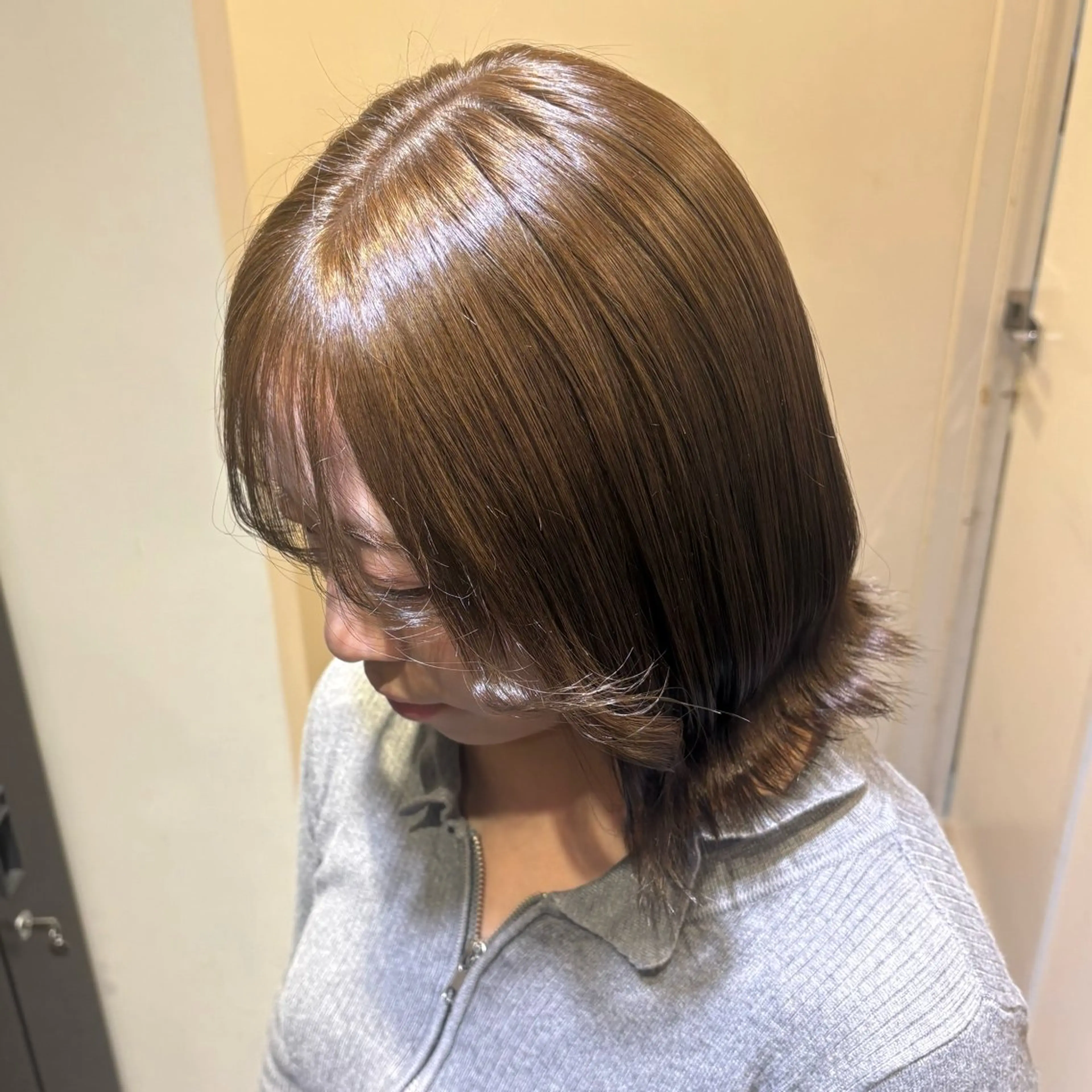 ショート カラー アッシュ ベージュカラー ブリーチ ダブルカラー ブリーチなしカラー カット ヘアカラー トリートメント 🖤大人可愛い⌇ 𝐑 𝐈 𝐎🖤のヘアスタイル