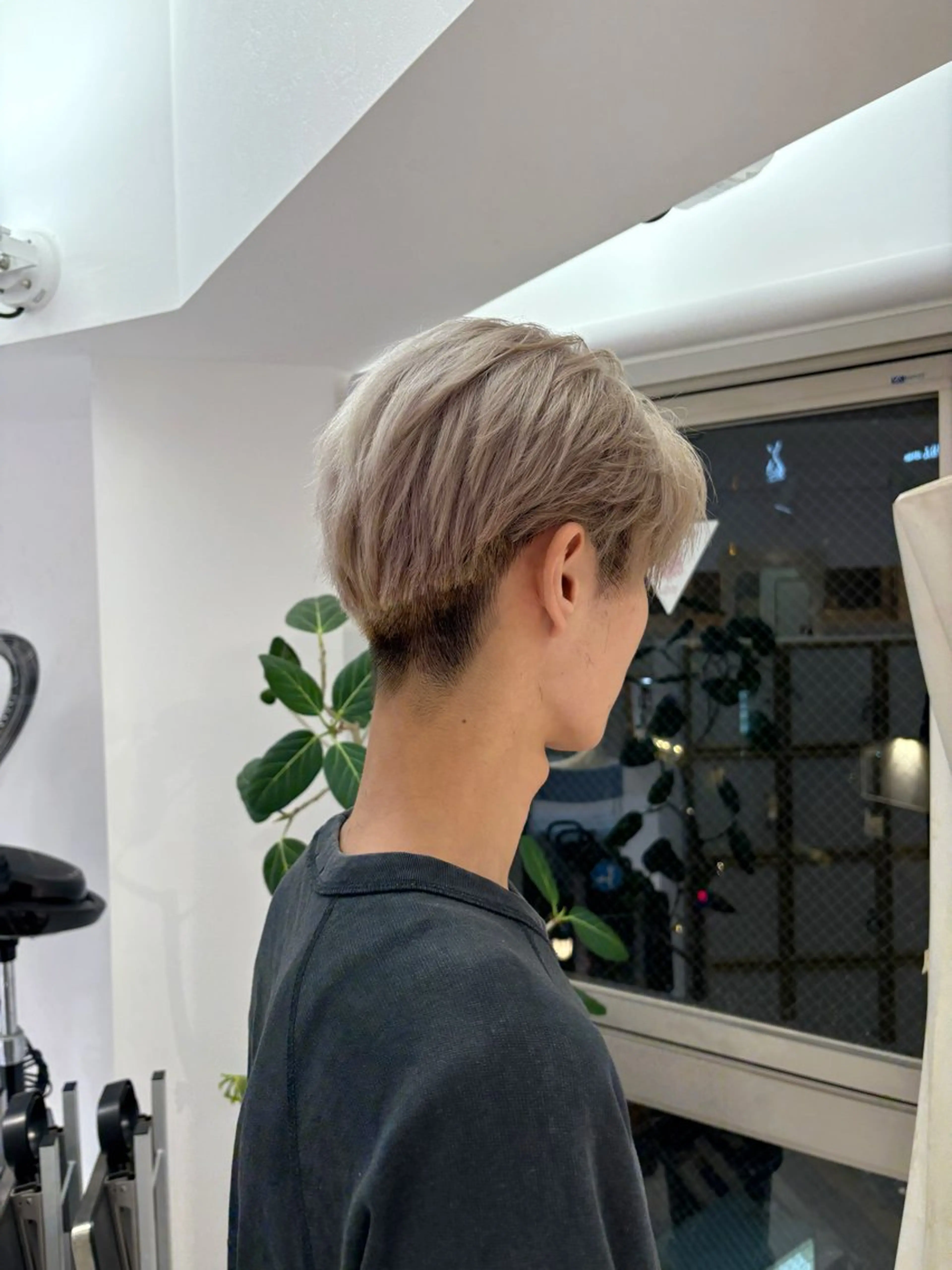 メンズカット+ブリーチ+オンカラー🐬の写真