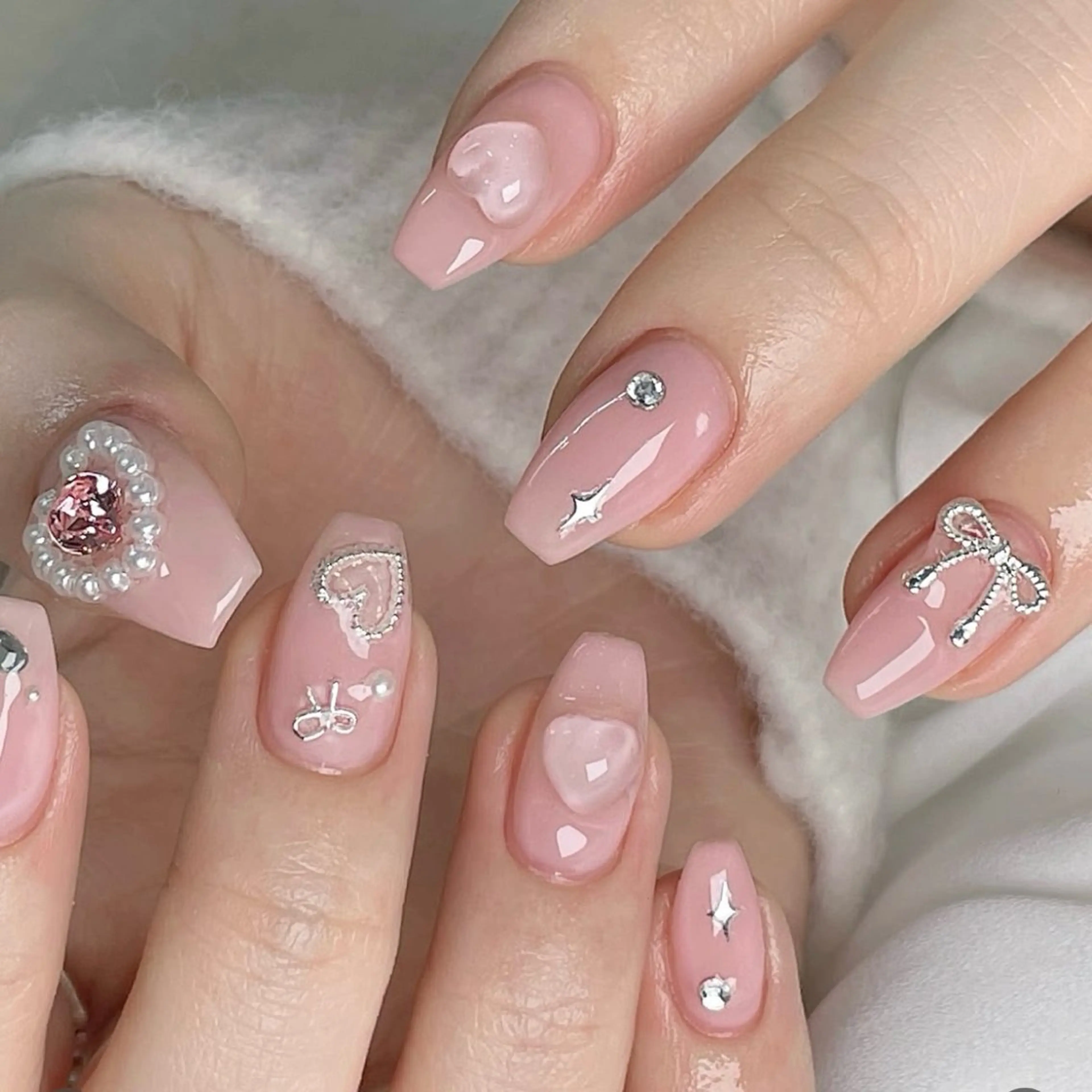 ネイル キラキラネイル 韓国ネイル 水色 マグネットネイル ミラーネイル ハンドネイル Akina Nailのネイルデザイン