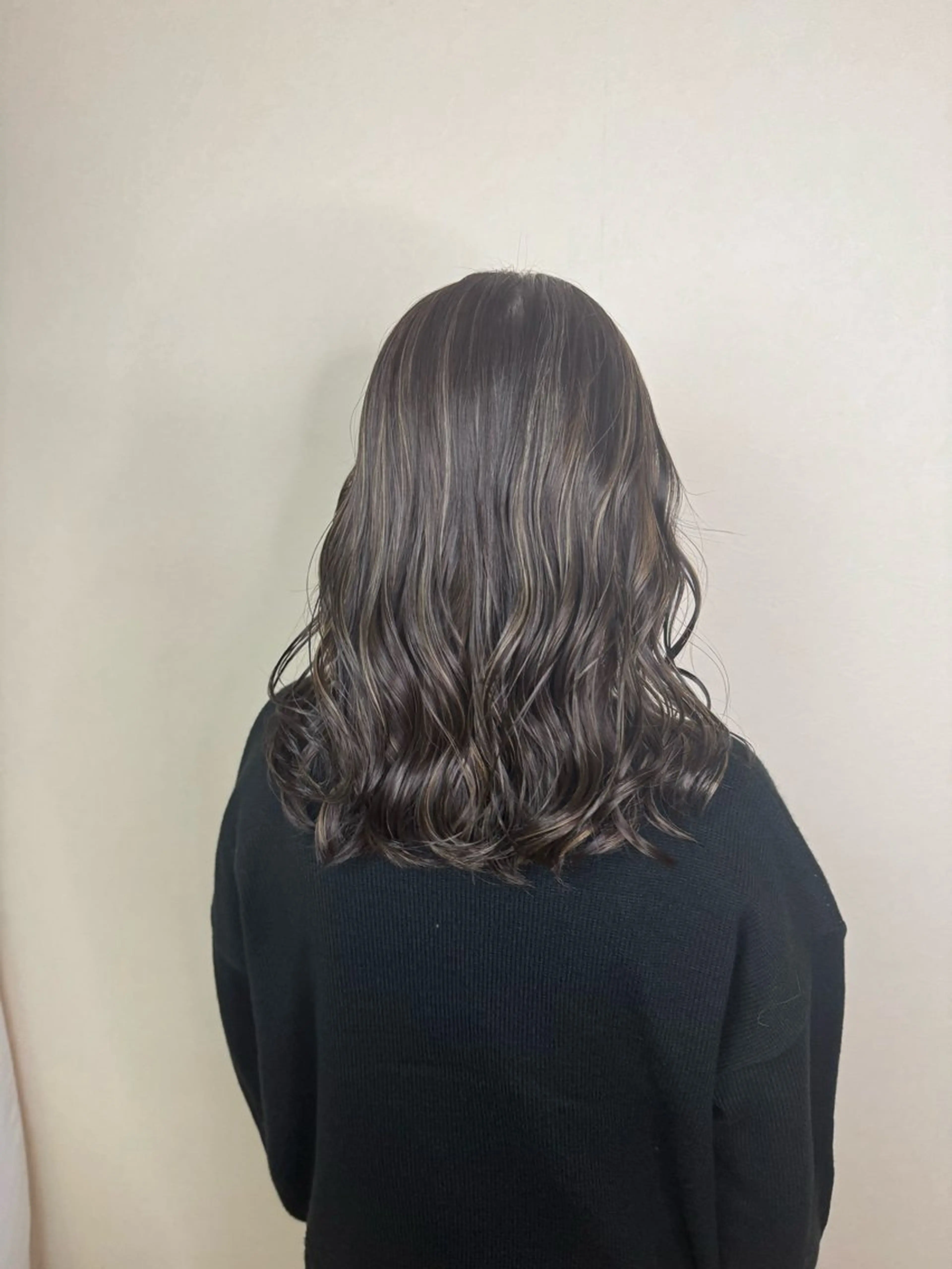 ミディアム カラー グレージュ ハイライトカラー ハイライト カット ヘアカラー トリートメント ハイライトカラー✨ グレージュ✨鎌倉光洋のヘアスタイル