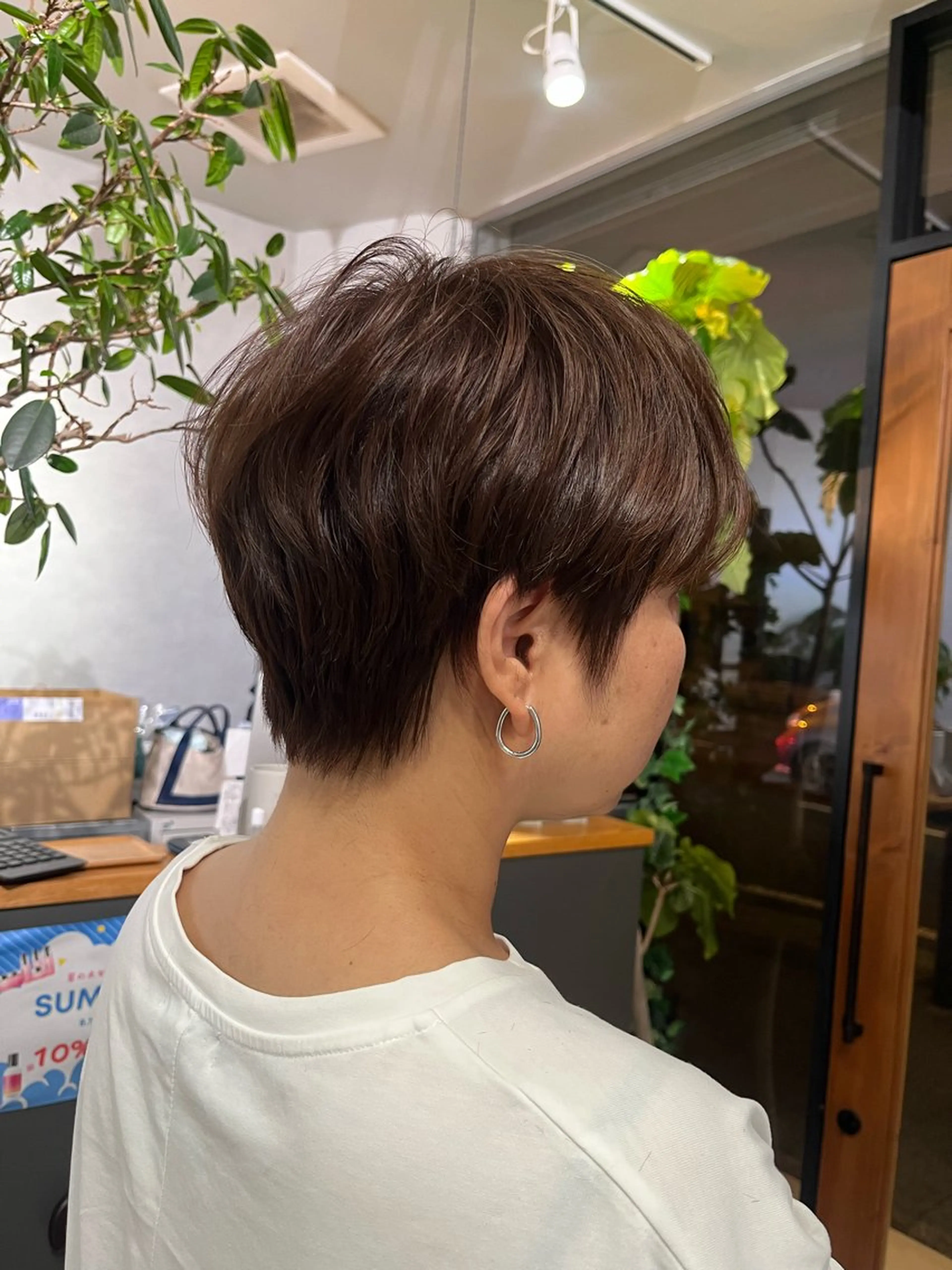 ショート カラー 友 美海のヘアスタイル