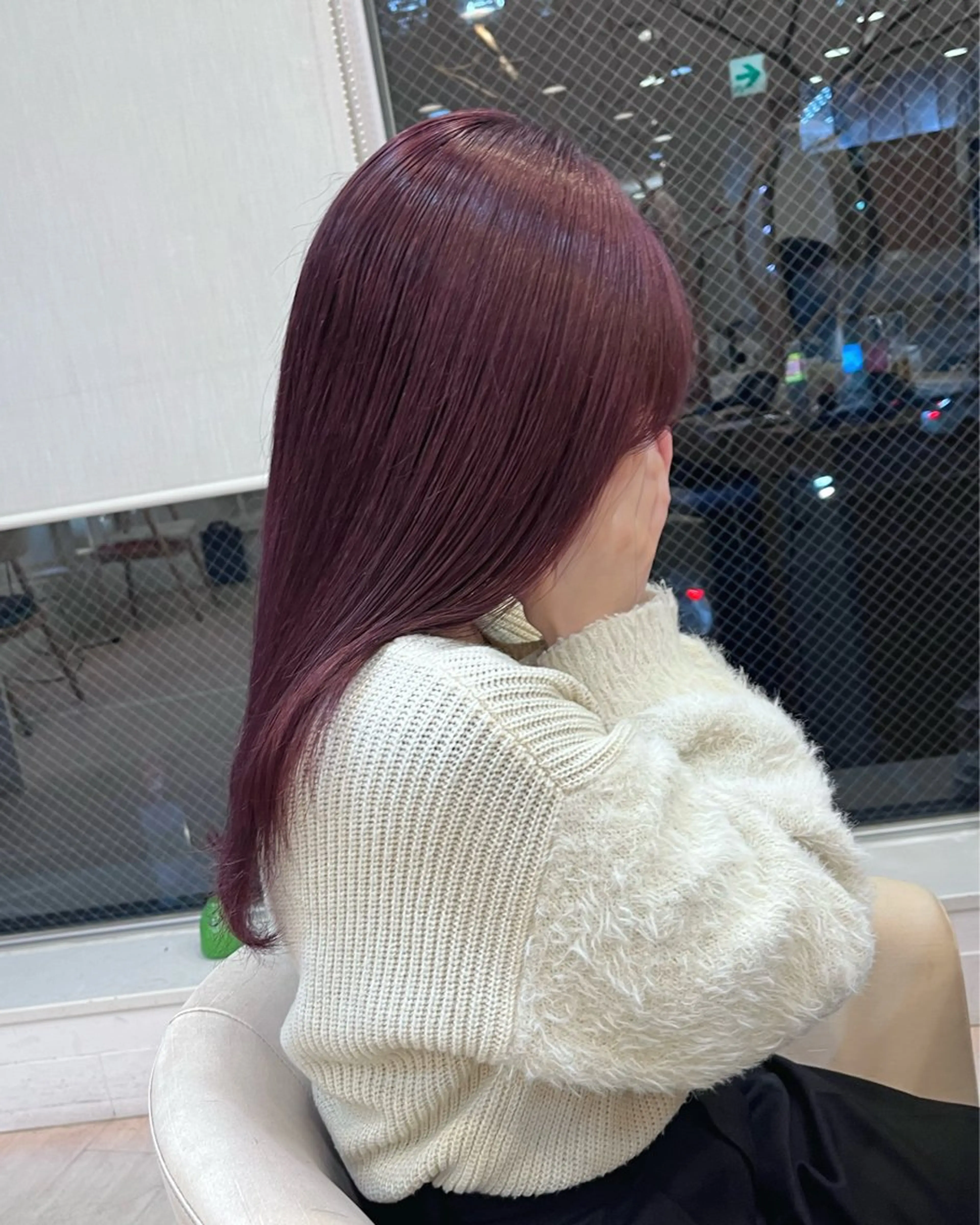 セミロング カラー ブリーチ ボルドーカラー くびれヘア 顔周りカット 韓国風ヘア LUNA🌙韓国ヘア 🌙レイヤーカットのヘアスタイル