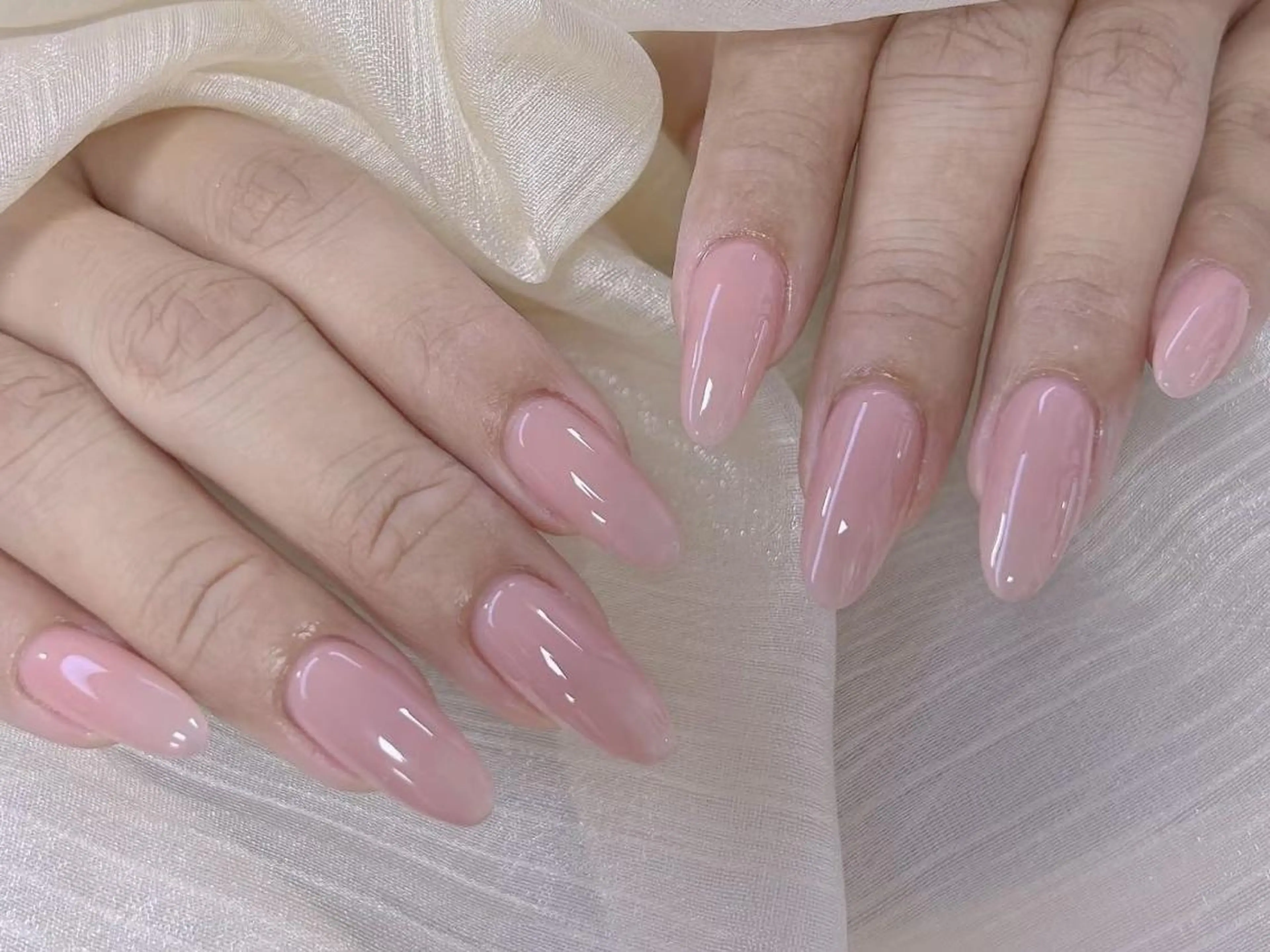 ネイル ジェルネイル キラキラネイル オフィスネイル ワンカラーネイル ピンク ハンドネイル ハンドケア YUKI 💗 渋谷店のネイルデザイン