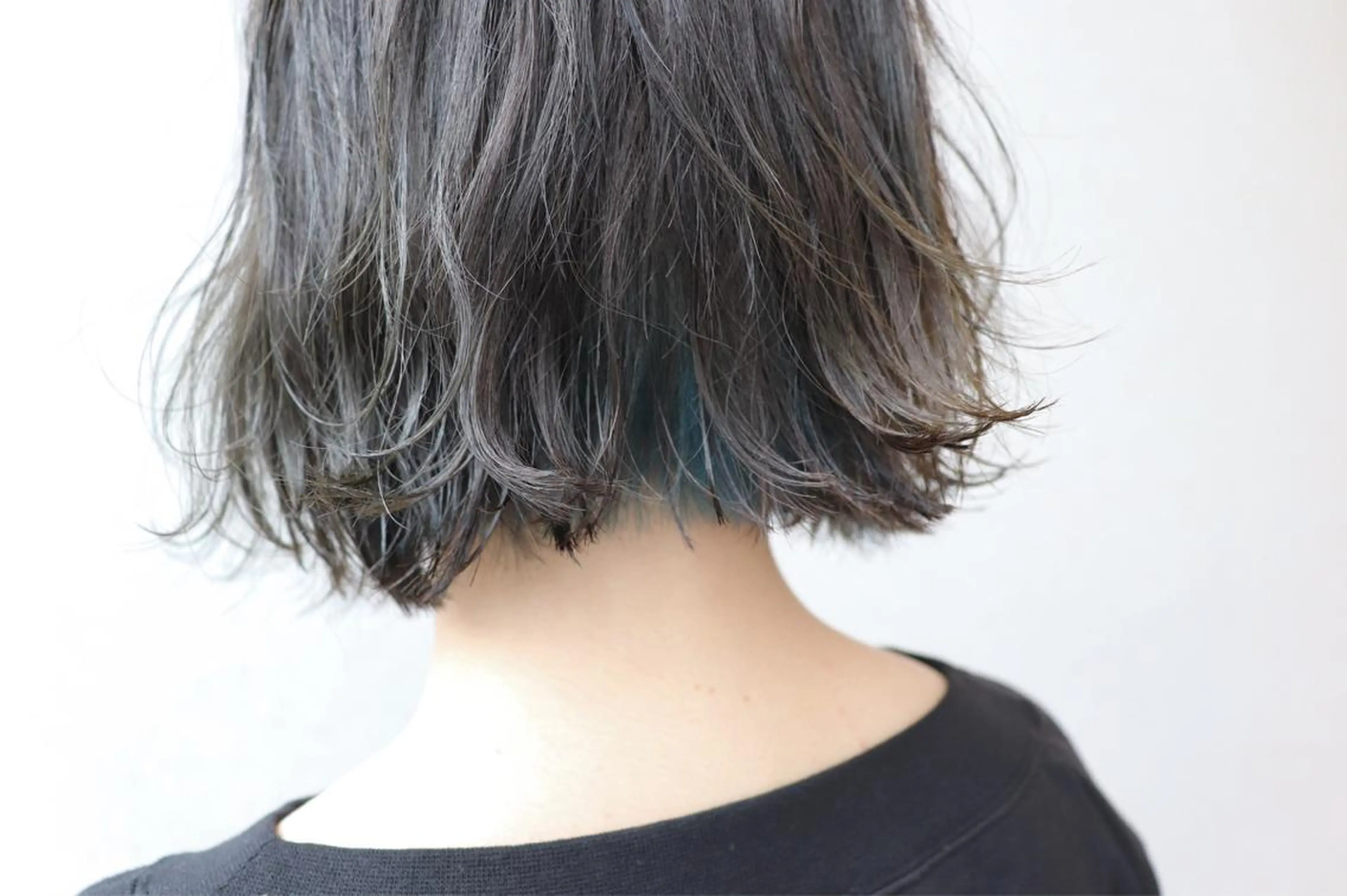 ショート カラー インナーカラー AGU akariのヘアスタイル