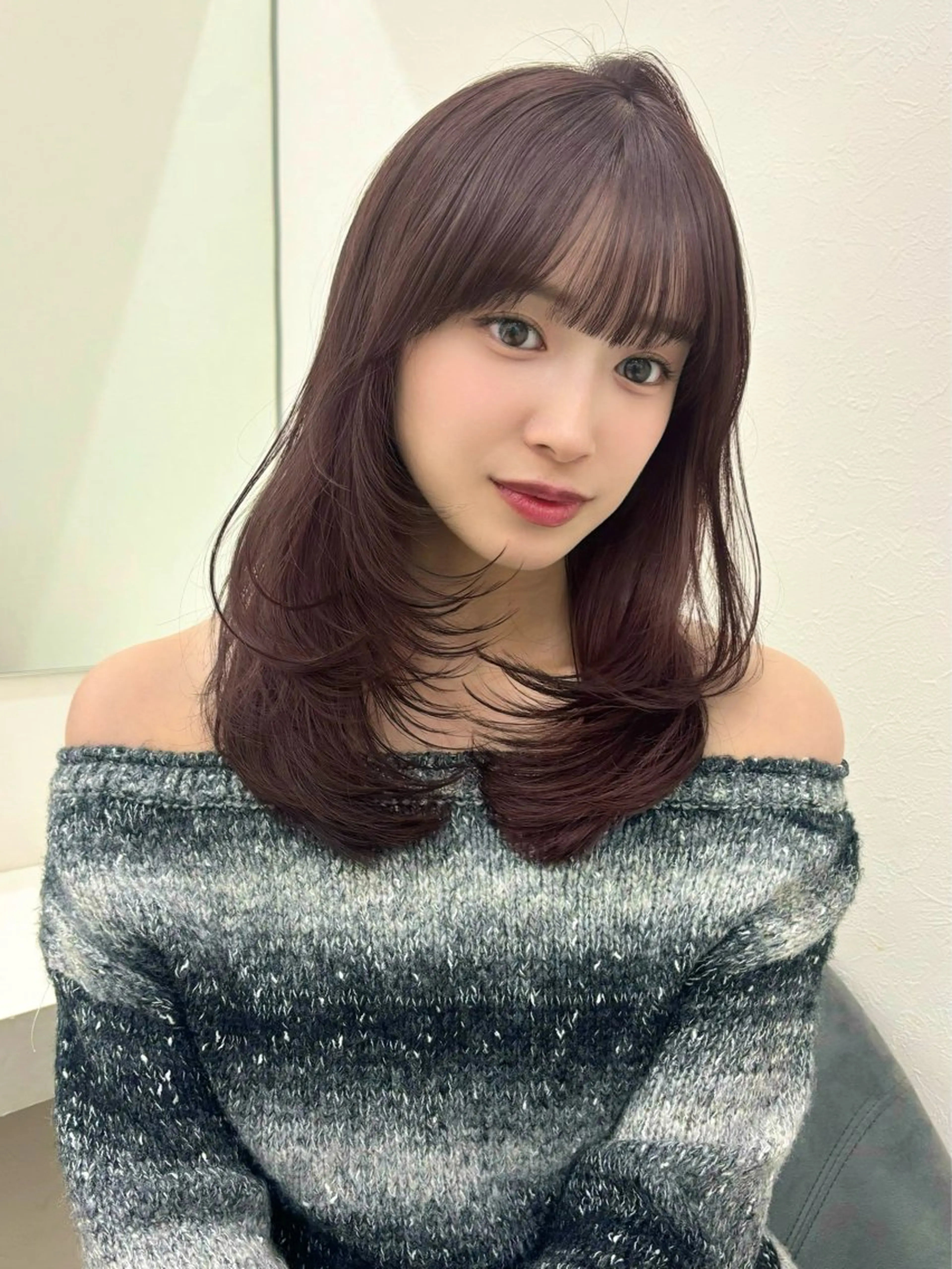 ミディアム カラー ヘアアレンジ ミディアムレイヤー 伸ばしかけ レイヤーカット 似合わせカット momo /レイヤー/暖色のヘアスタイル