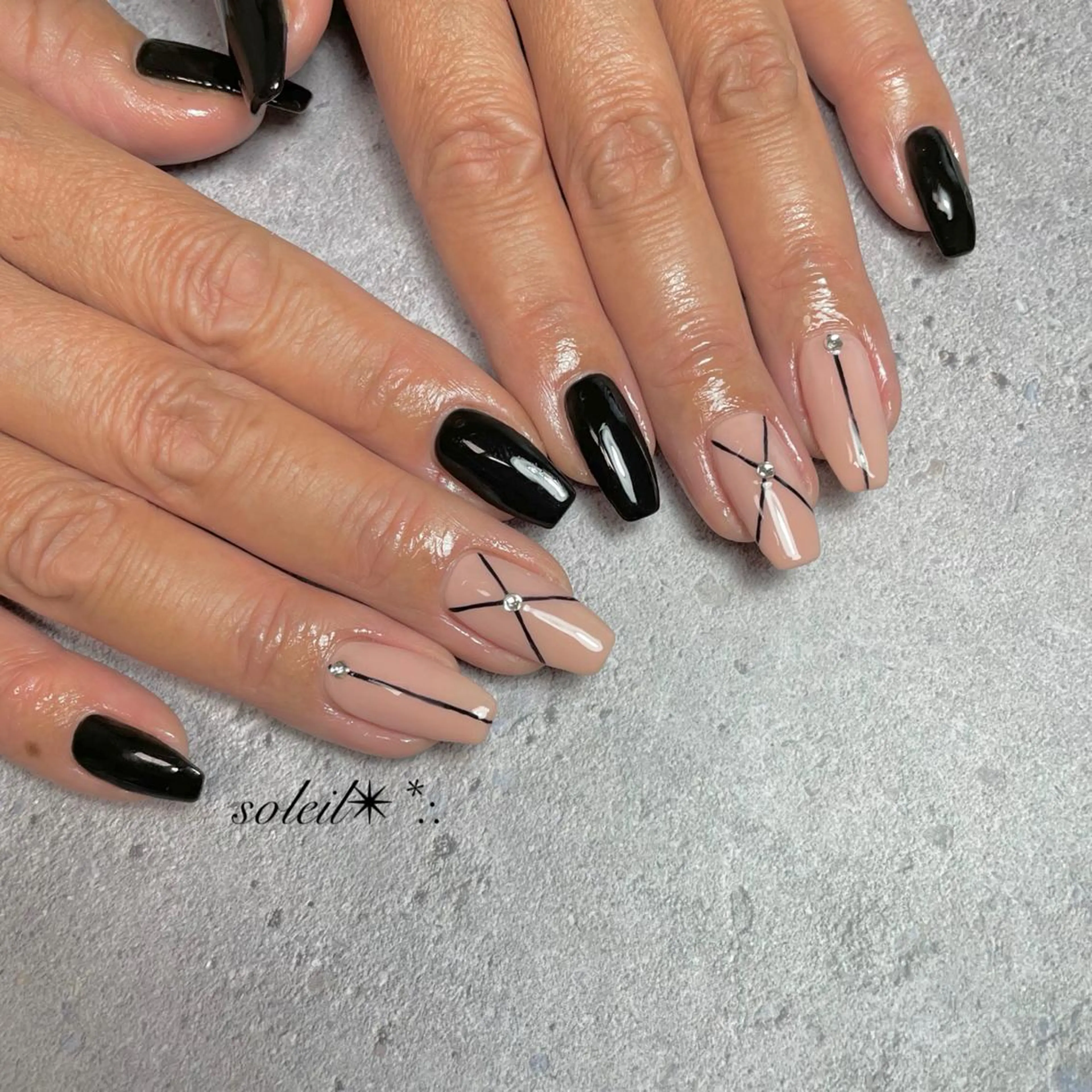 ネイル ジェルネイル ラメ(グリッター) ニュアンスネイル オフィスネイル ワンカラーネイル 粟津 美紀のネイルデザイン