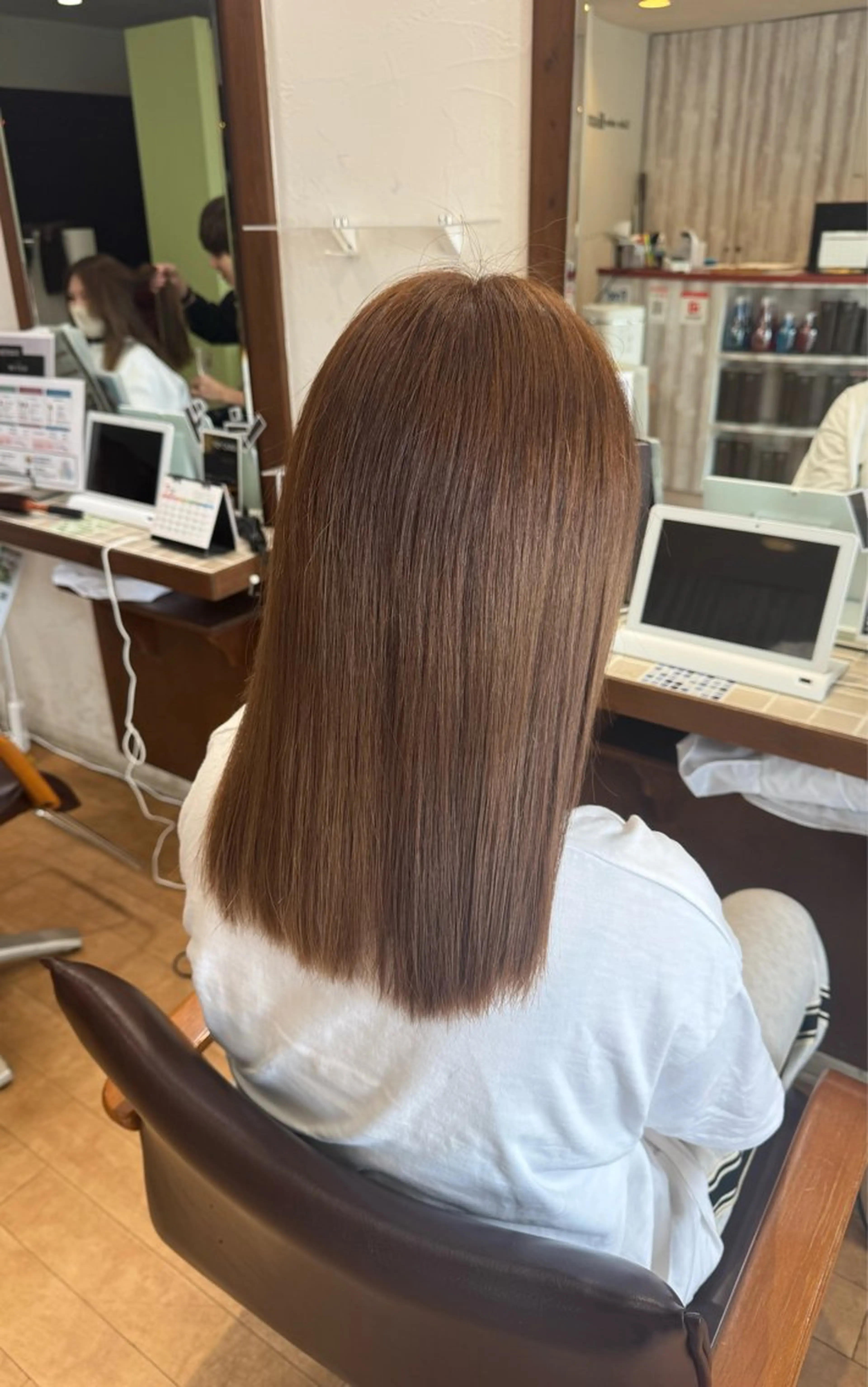 セミロング カラー 透明感カラー特化若山 結愛のヘアスタイル