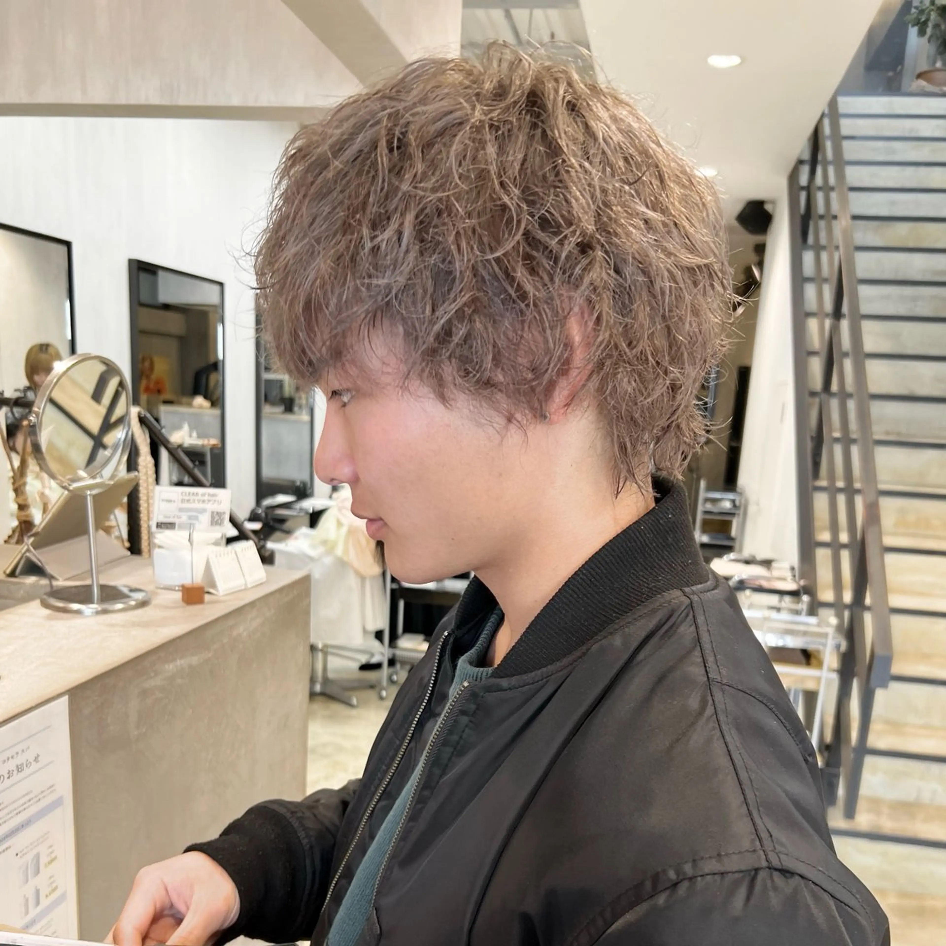 ショート カラー メンズ ベージュカラー ミルクティーベージュ くせ毛 カット ヘアカラー メンズパーマ/フェ ザーパーマ/古川晴輝のヘアスタイル