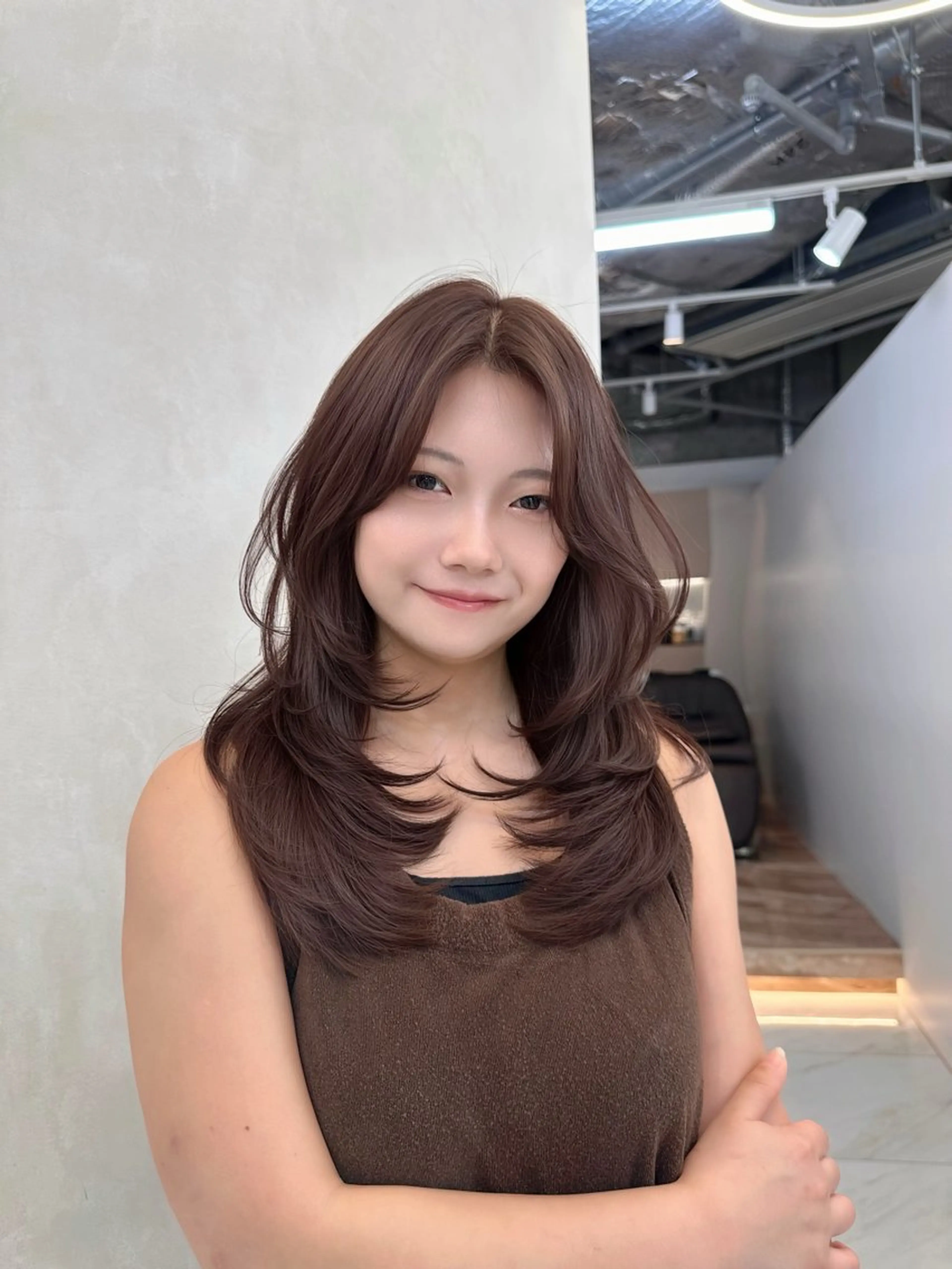 カラー ブラウンカラー カット ヘアカラー トリートメント ヘアセット 韓国風レイヤーカラー ライムのヘアスタイル