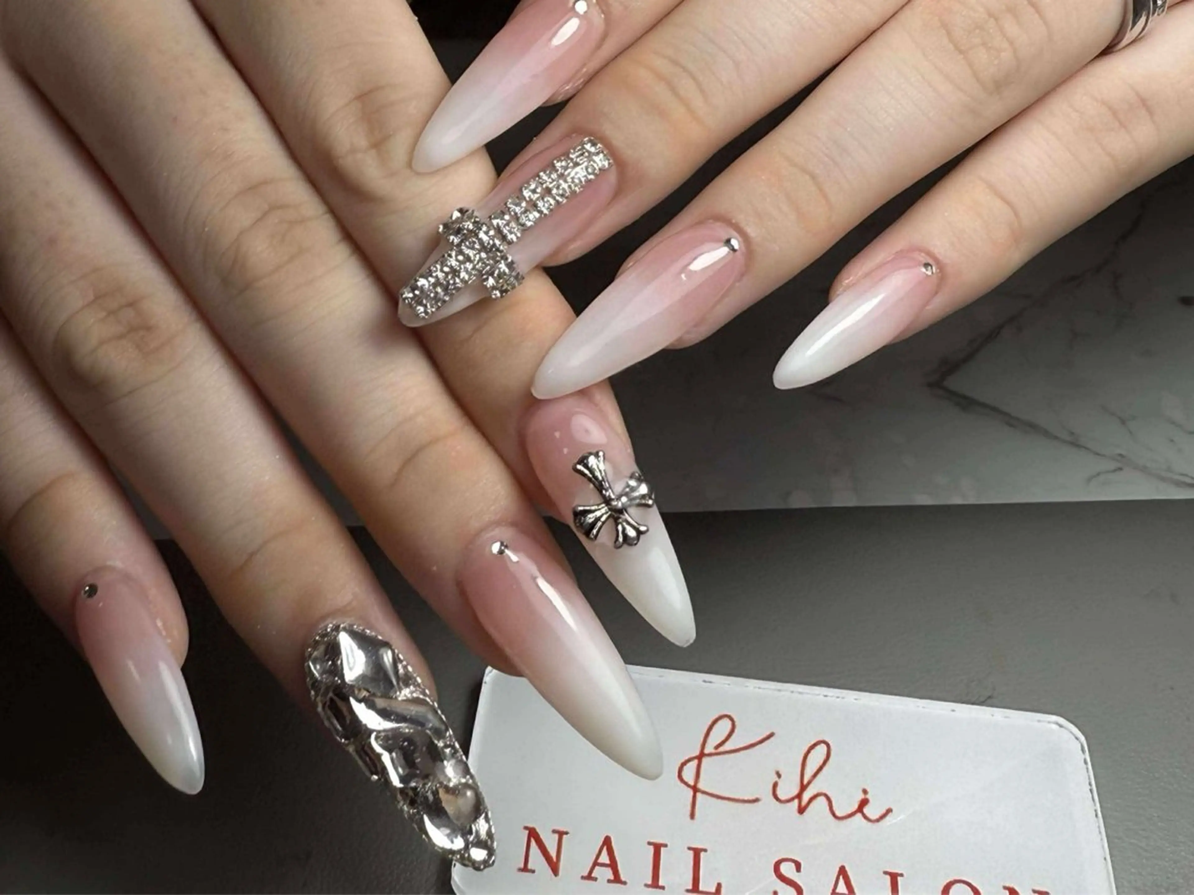 ネイル アートネイル フレンチネイル ジェルネイル 韓国ネイル マグネットネイル ハンドネイル ハンドケア さくら💮💮 【オフ無料】のネイルデザイン