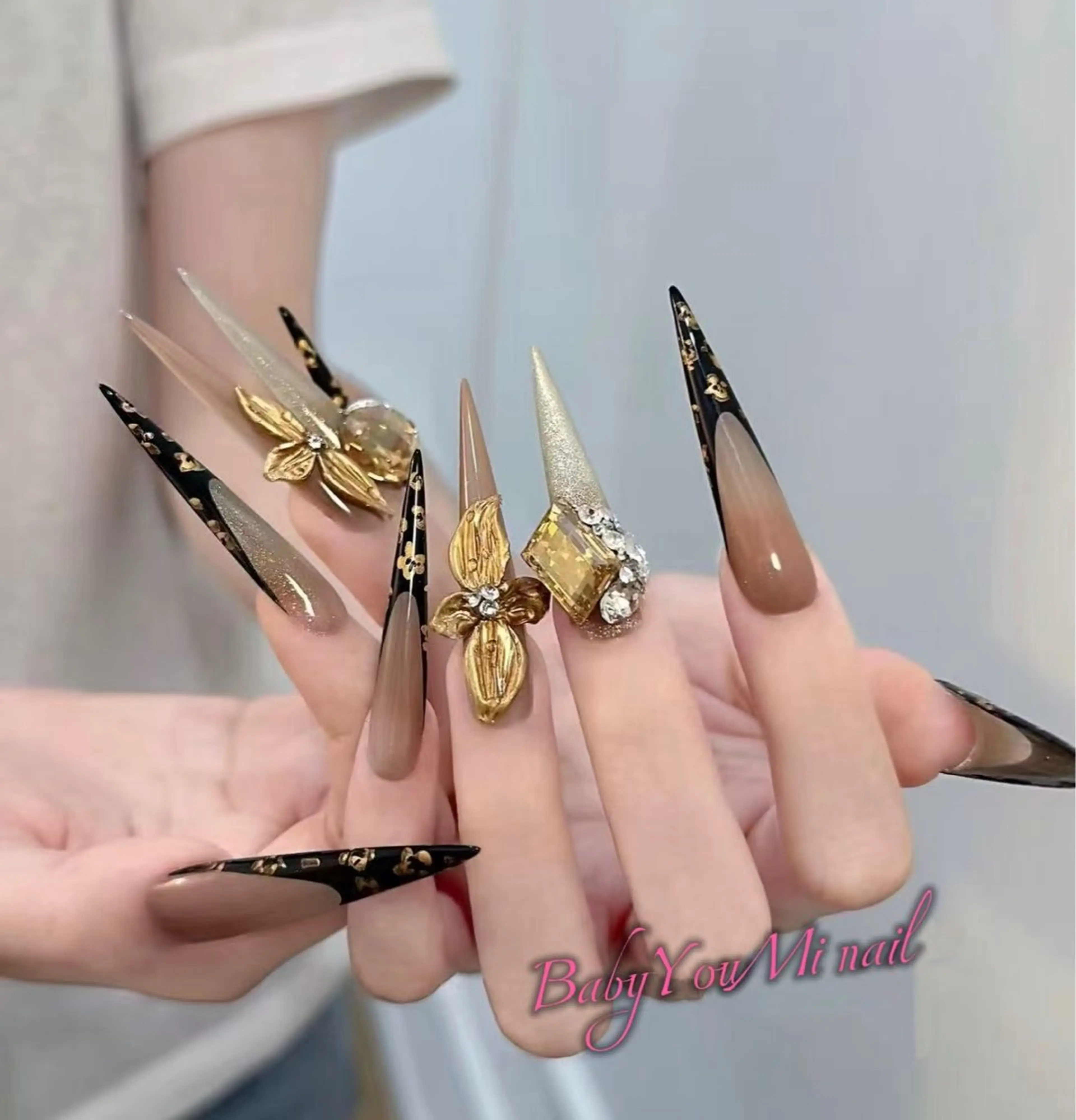 ネイル オーロラネイル フラワーネイル フットネイル フレンチネイル ジェルネイル ハンドネイル BabyYouMi nailのネイルデザイン