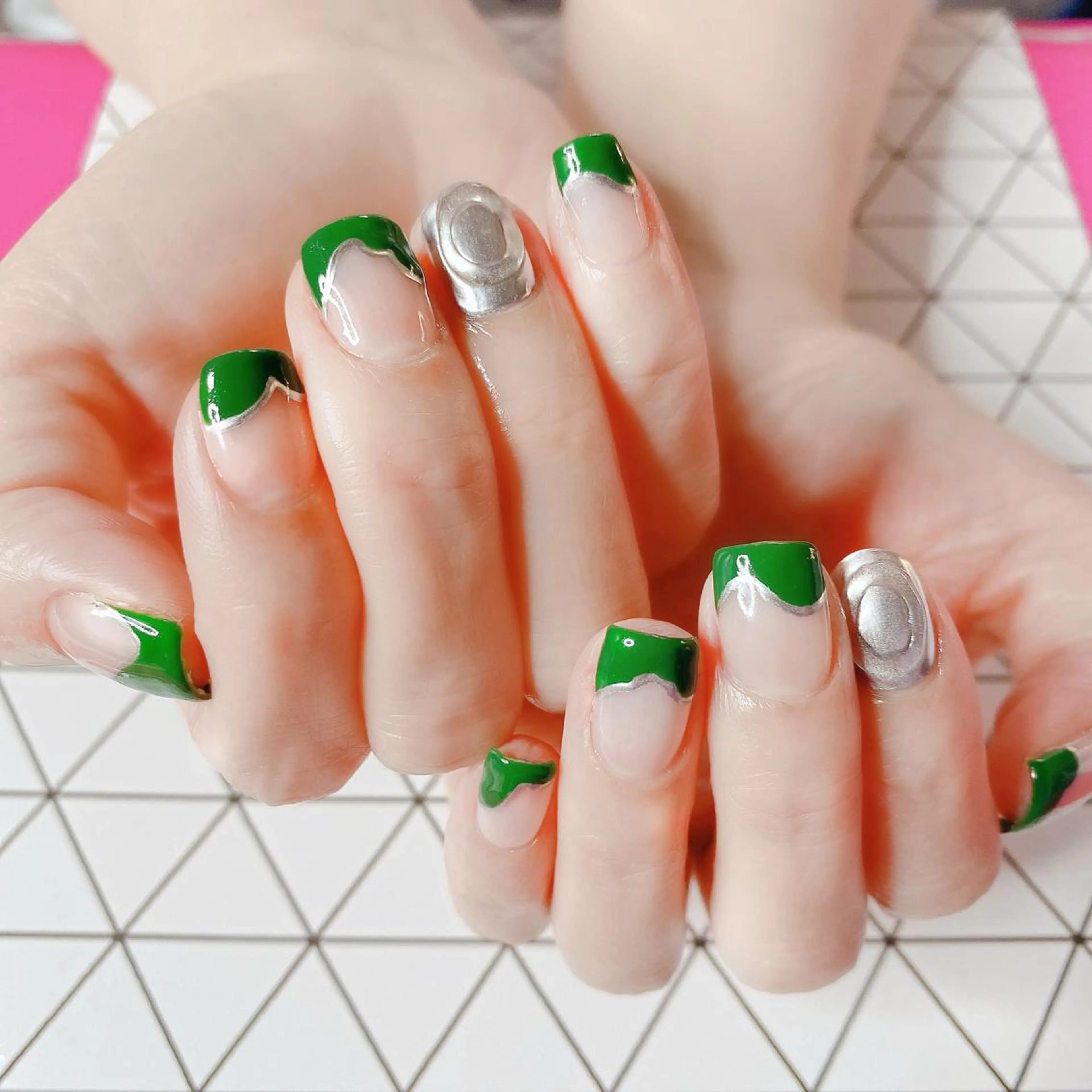 ネイル Lune’a BEAUTY TOKYO所属・Mizuliネイル 眉毛メイクのサロンのネイルデザイン