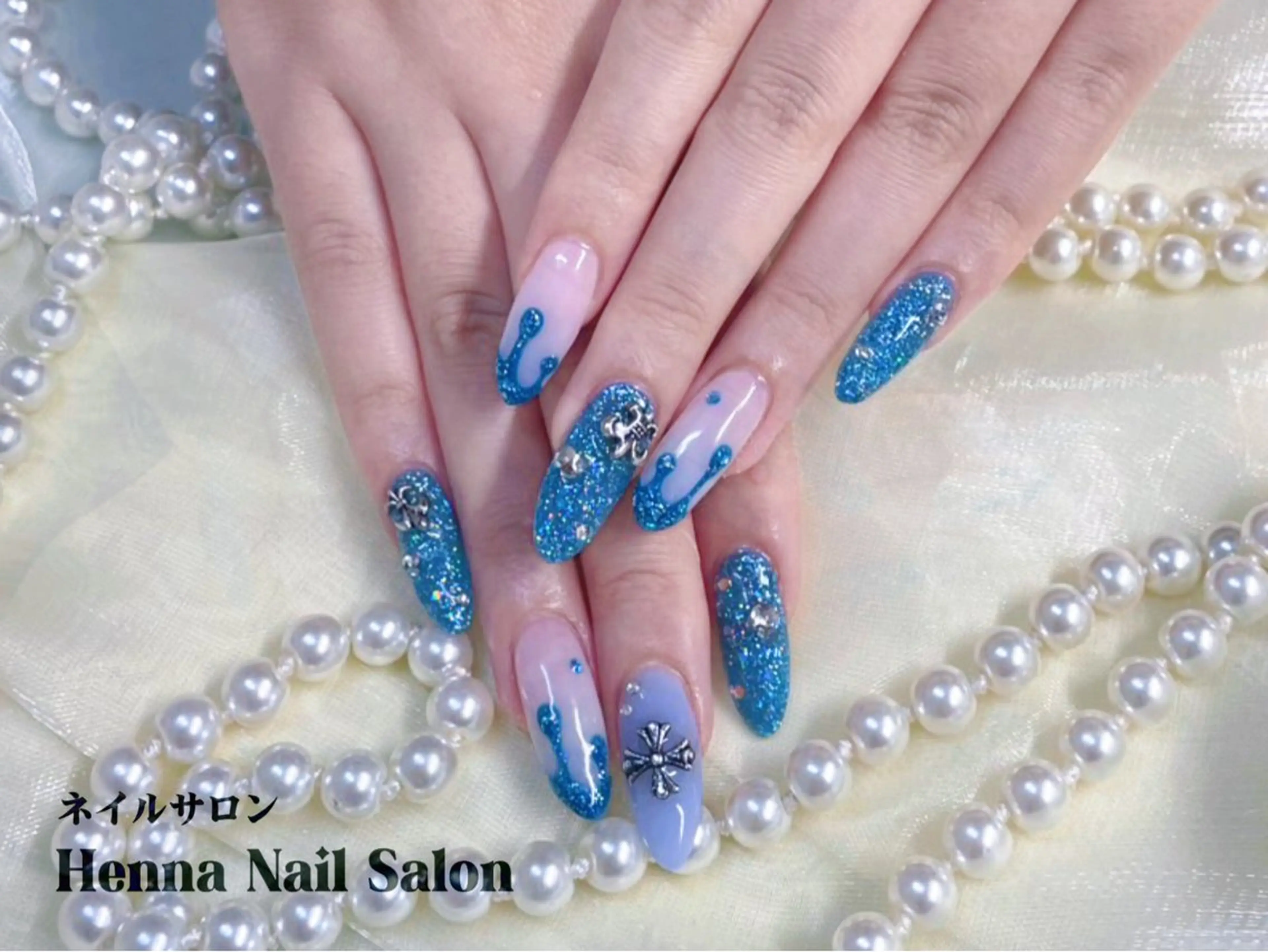 ネイル ハンドネイル Henna Kongssalonのネイルデザイン