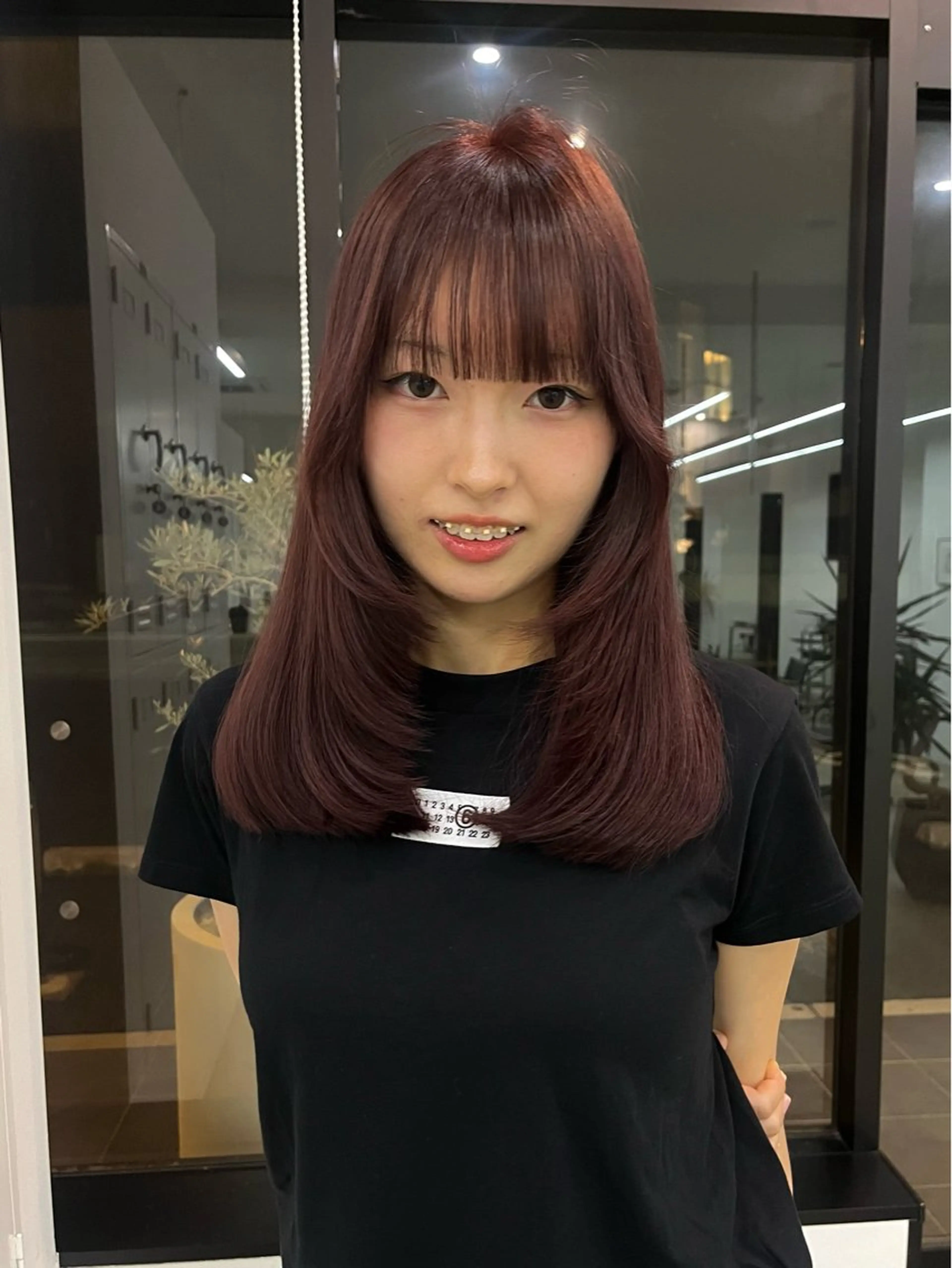 セミロング レイヤーカット XIA AIMIのヘアスタイル