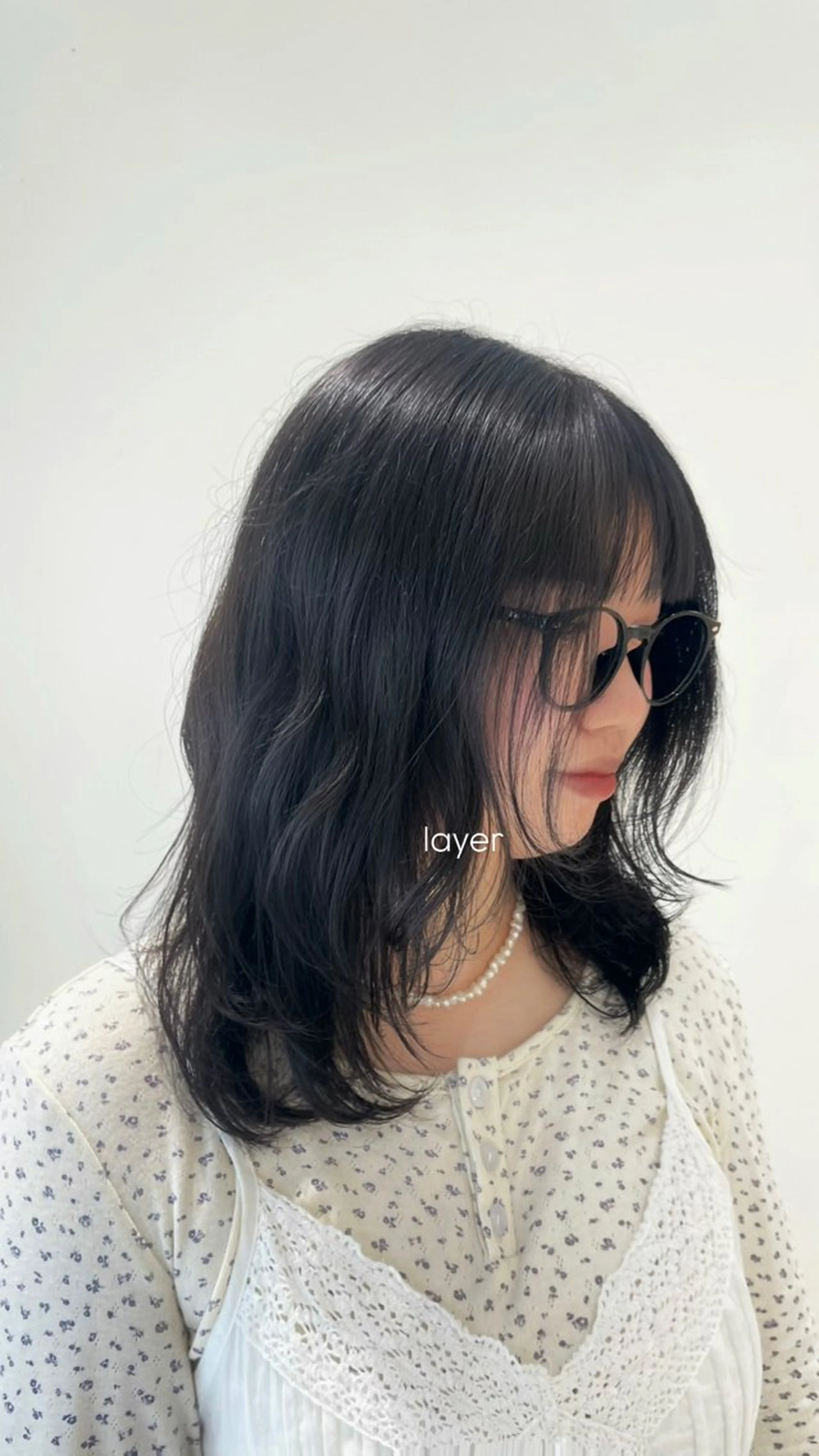 ミディアム 蓑輪璃央 ミディアムレイヤーのヘアスタイル