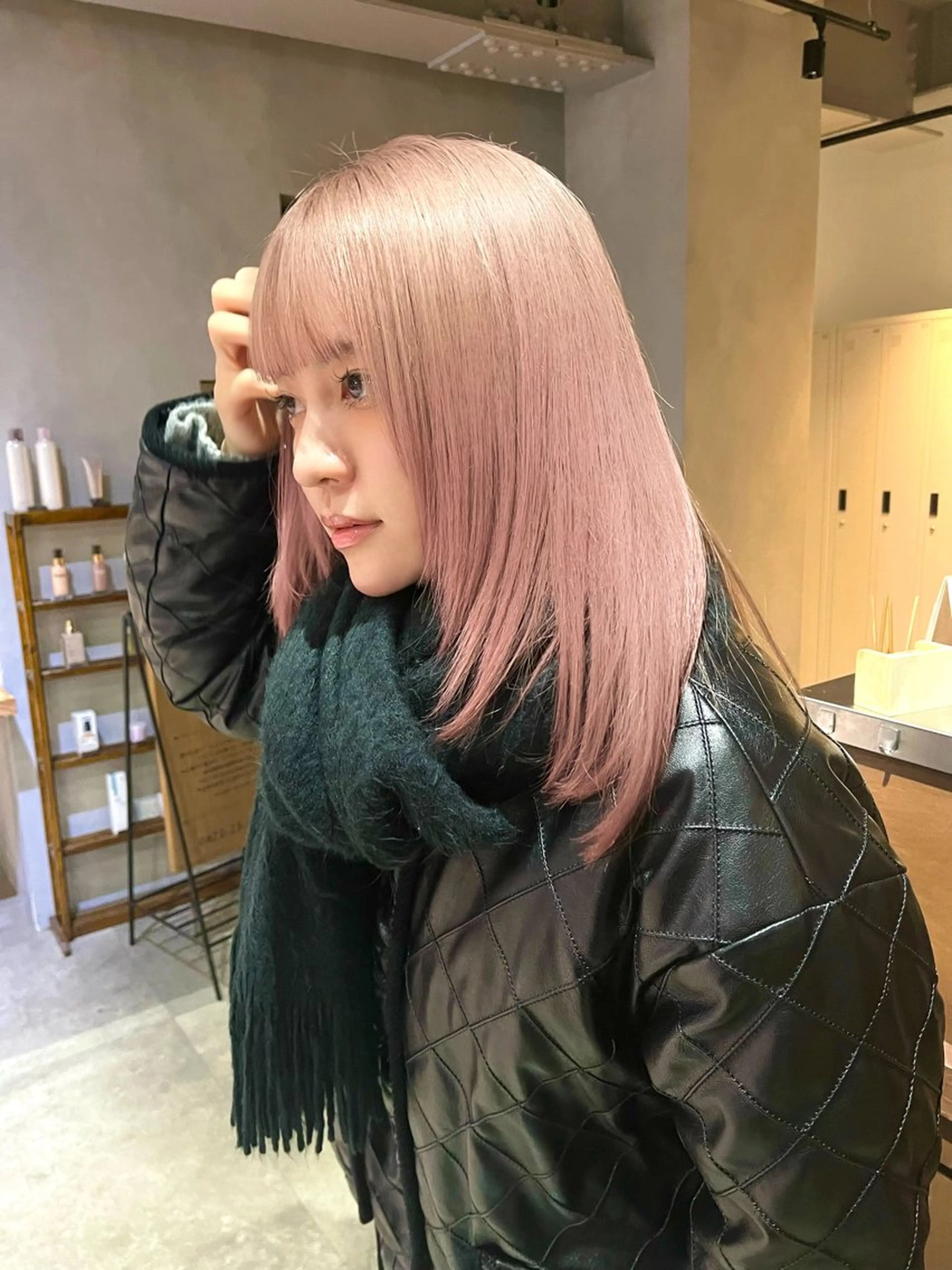 ミディアム カラー 渡邊 百咲のヘアスタイル