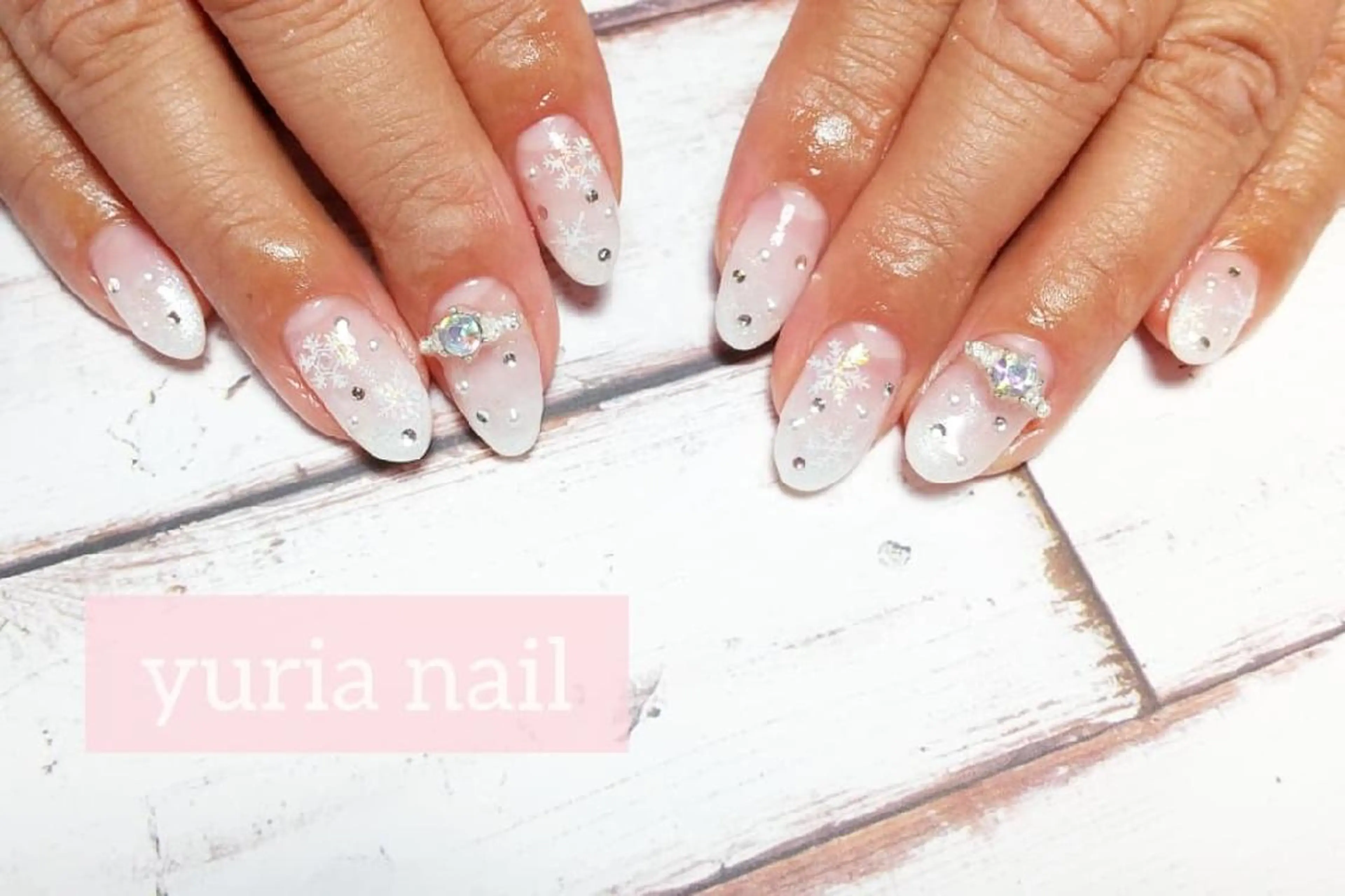ネイル ジェルネイル グラデーション ラメ(グリッター) ホワイト ハンドネイル 小林 ゆりあのネイルデザイン