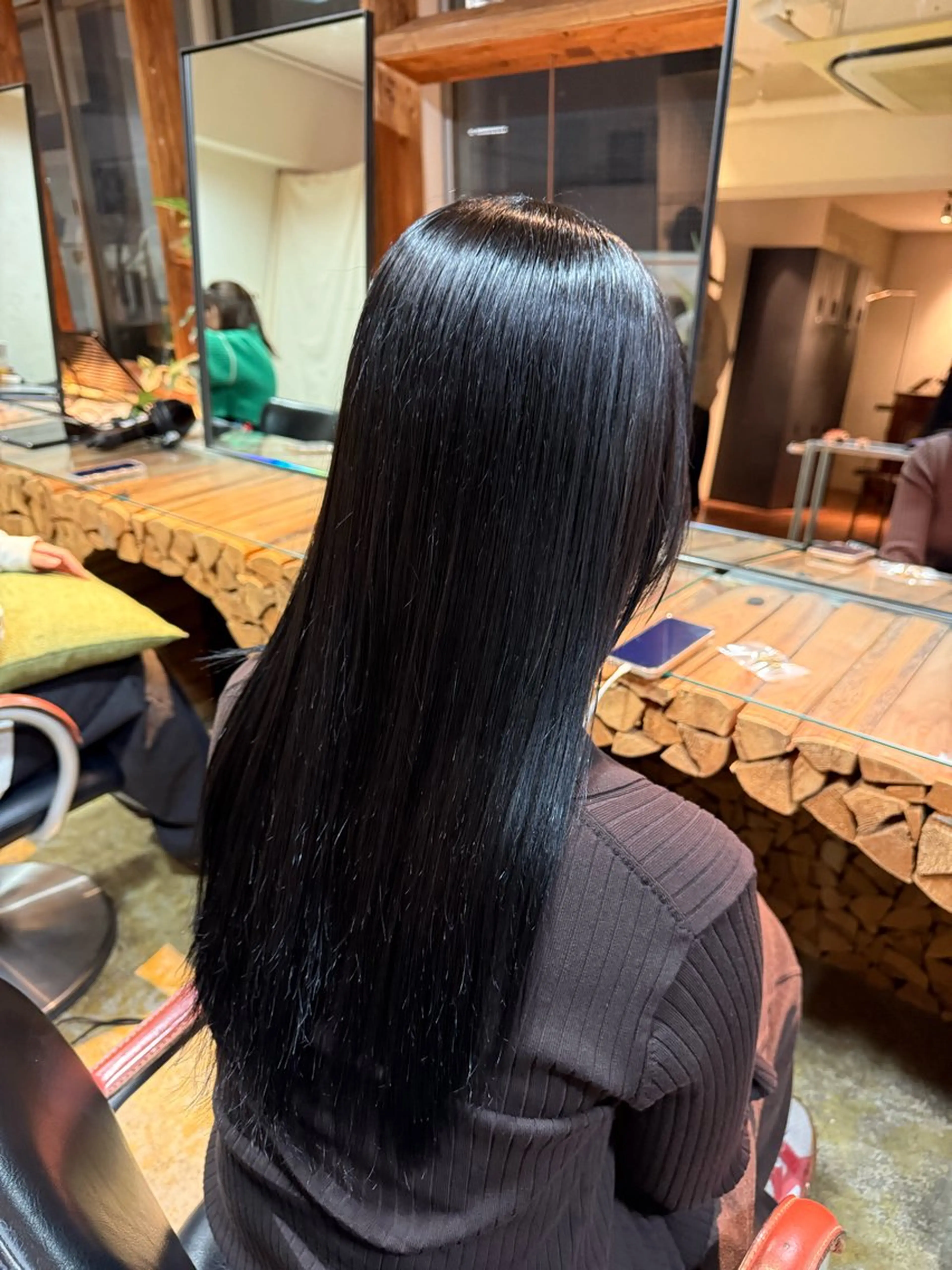 ロング カラー 須藤 優真 切りっぱなしボブのヘアスタイル