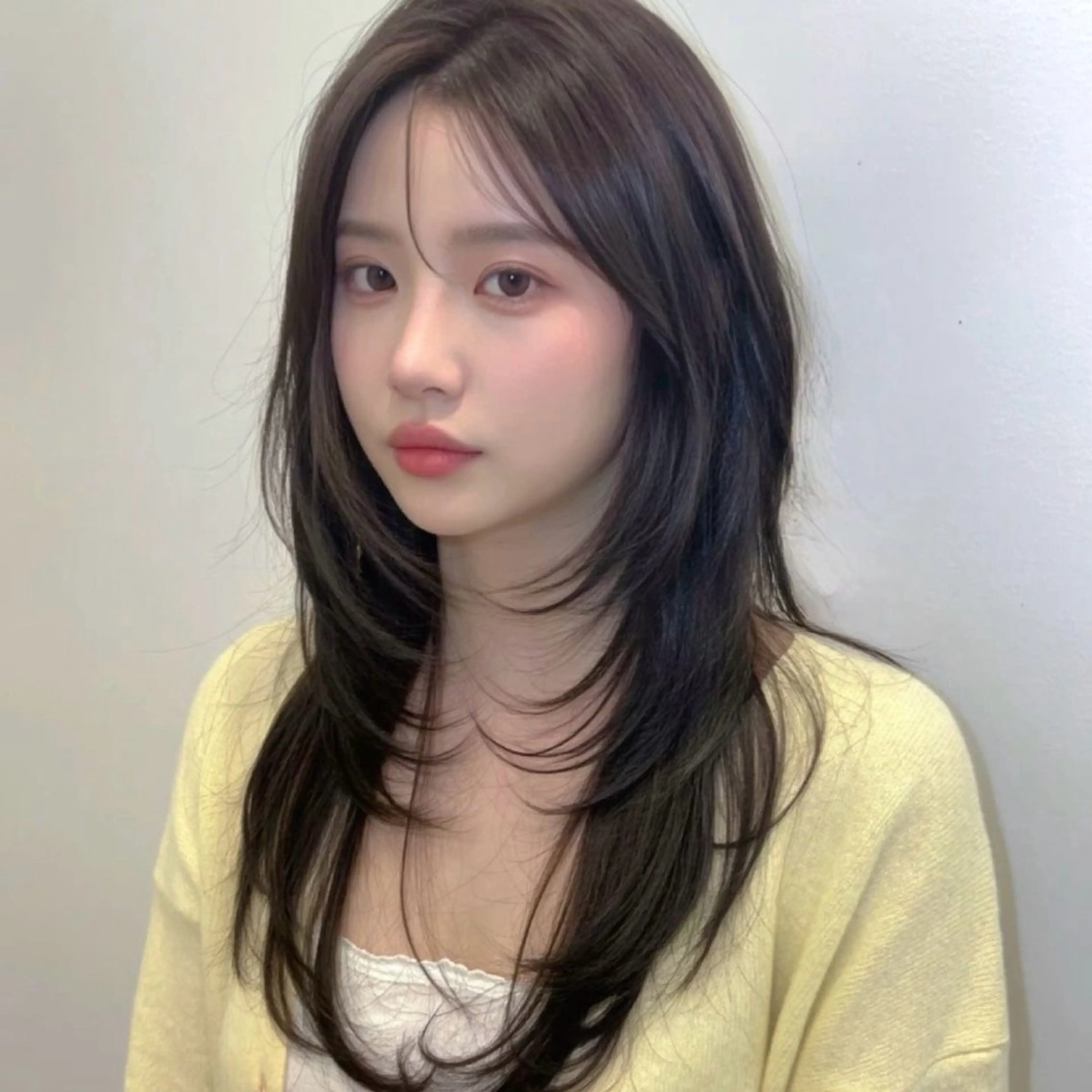 ロング カラー グレージュ オリーブグレージュ オリーブグレー ハイレイヤー レイヤーカット カット ヘアカラー トリートメント 韓国レイヤー🇰🇷 /縮毛矯正💎/月音のヘアスタイル