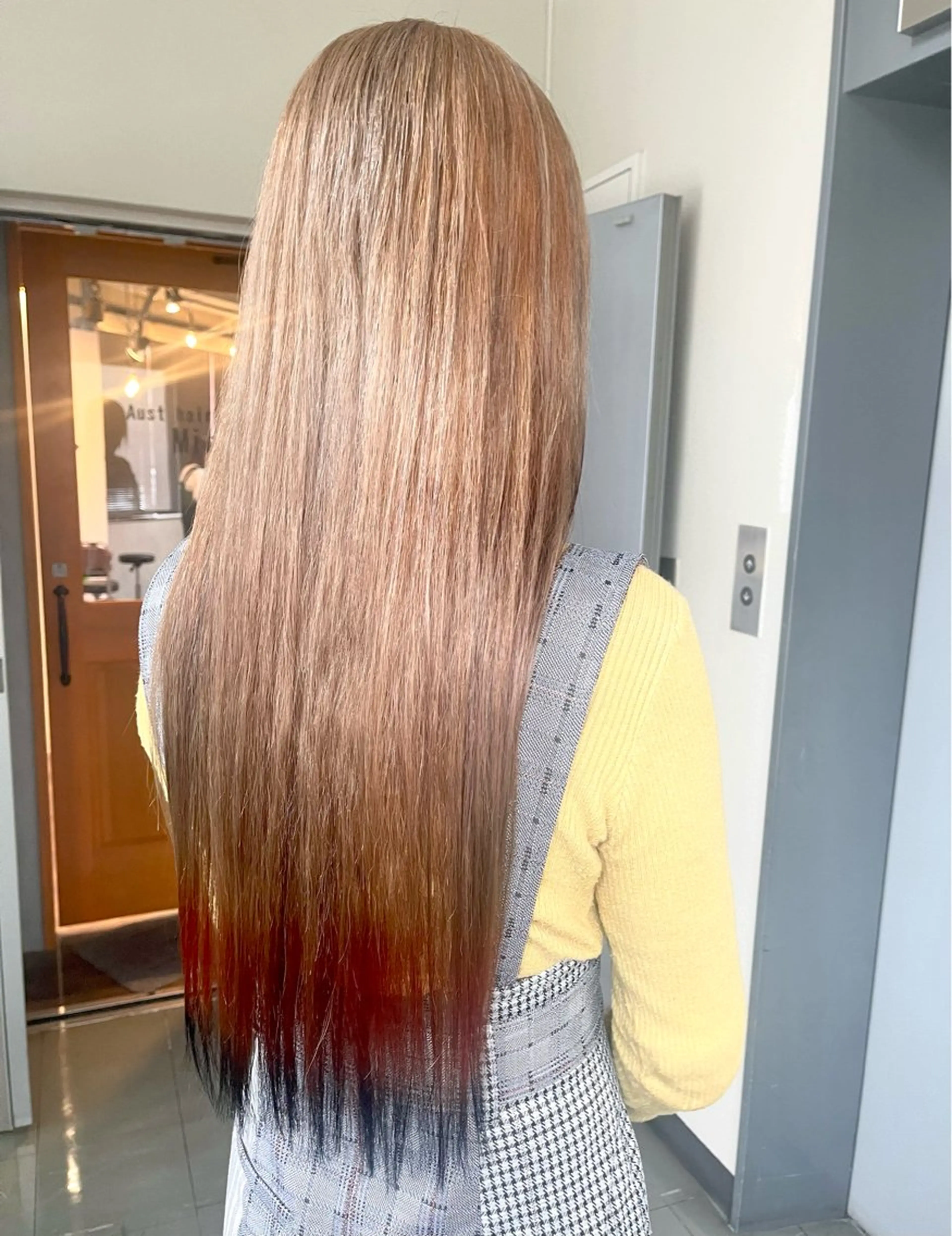 ロング カラー 岩谷/ブリーチ 🪽透明感カラーのヘアスタイル