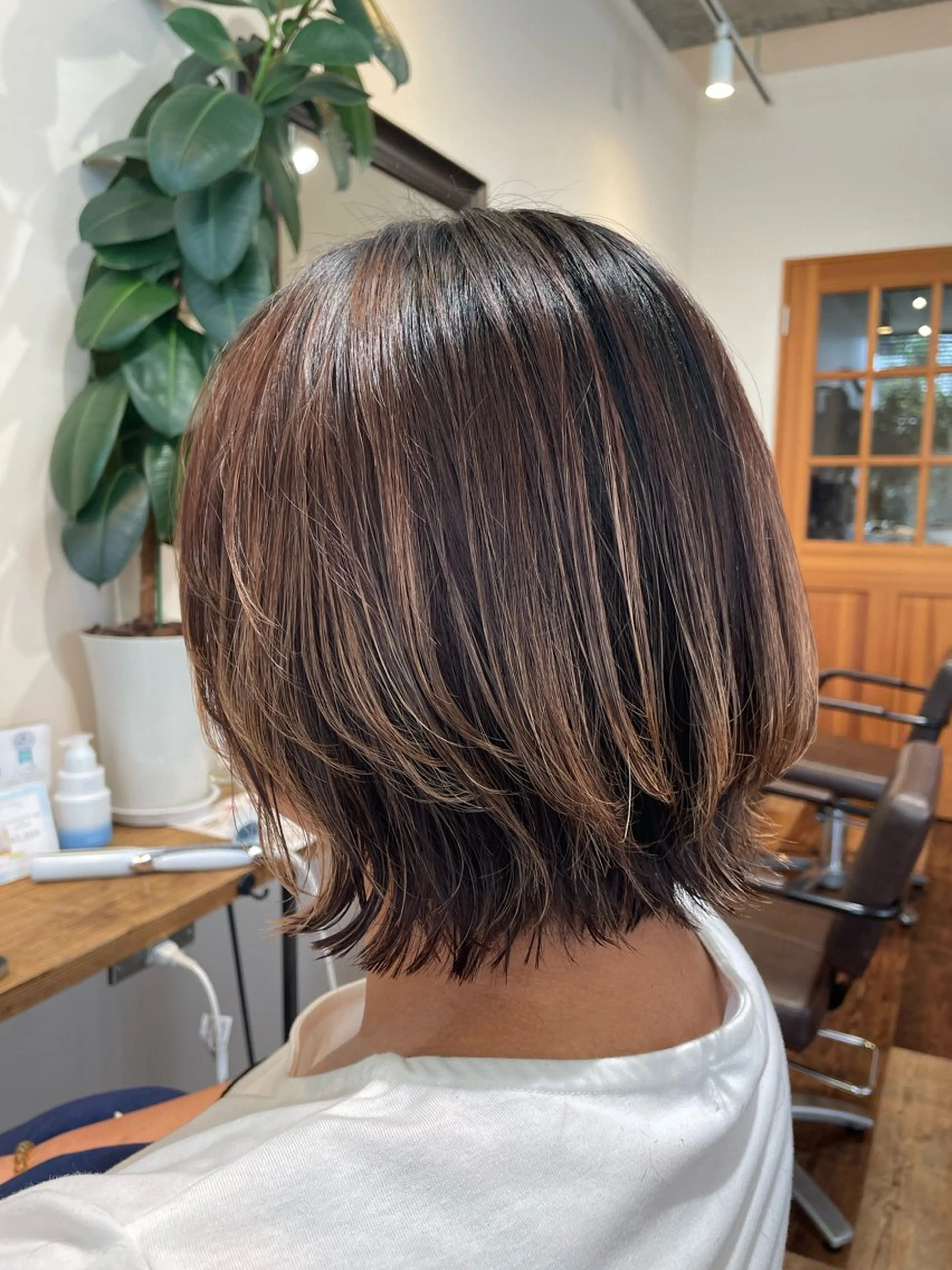 ミディアム 鈴木 彩花のヘアスタイル