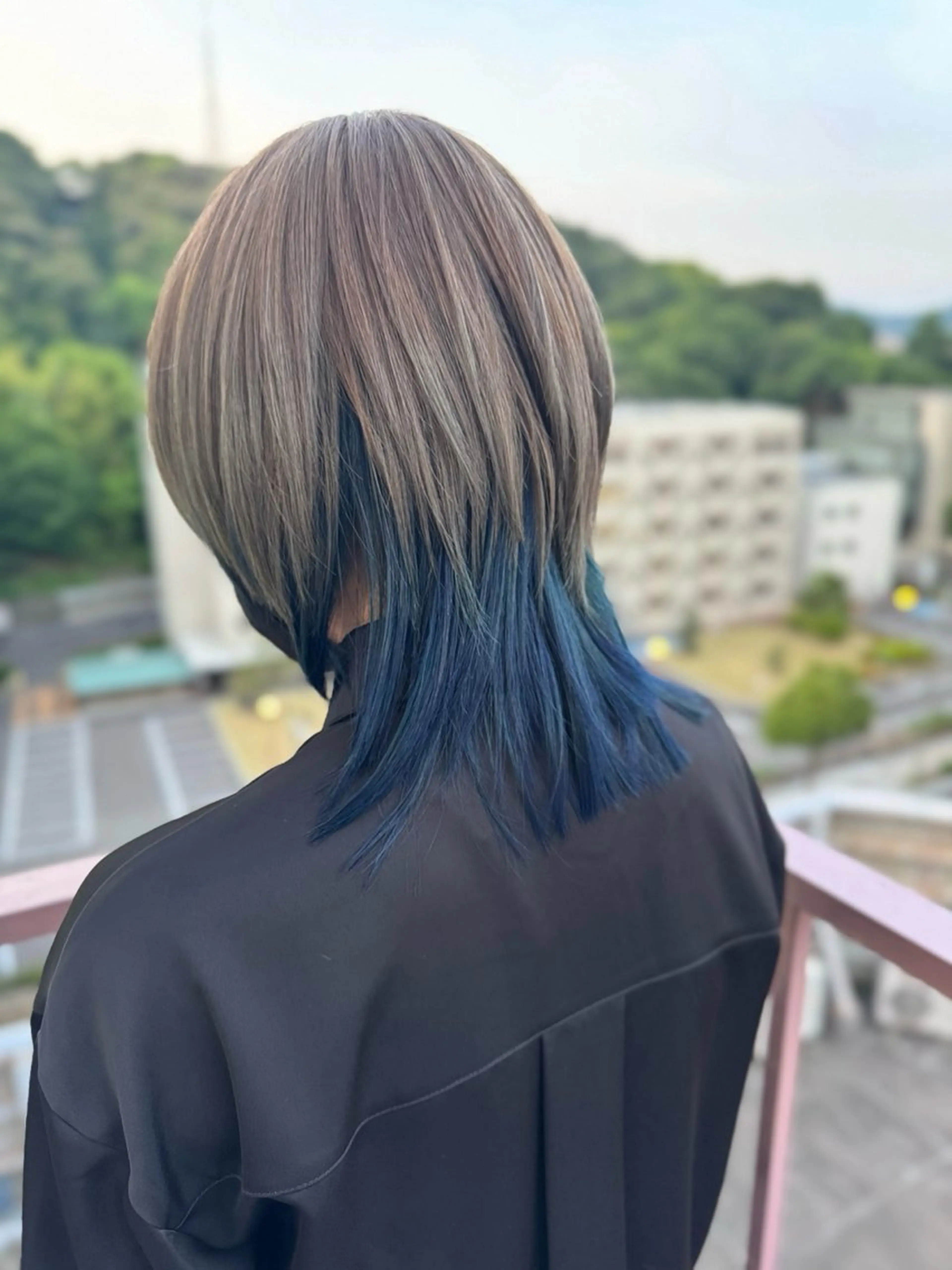 セミロング カラー ブルーカラー ウルフカット ヘアカラー Viage （ビアージュ）のヘアスタイル
