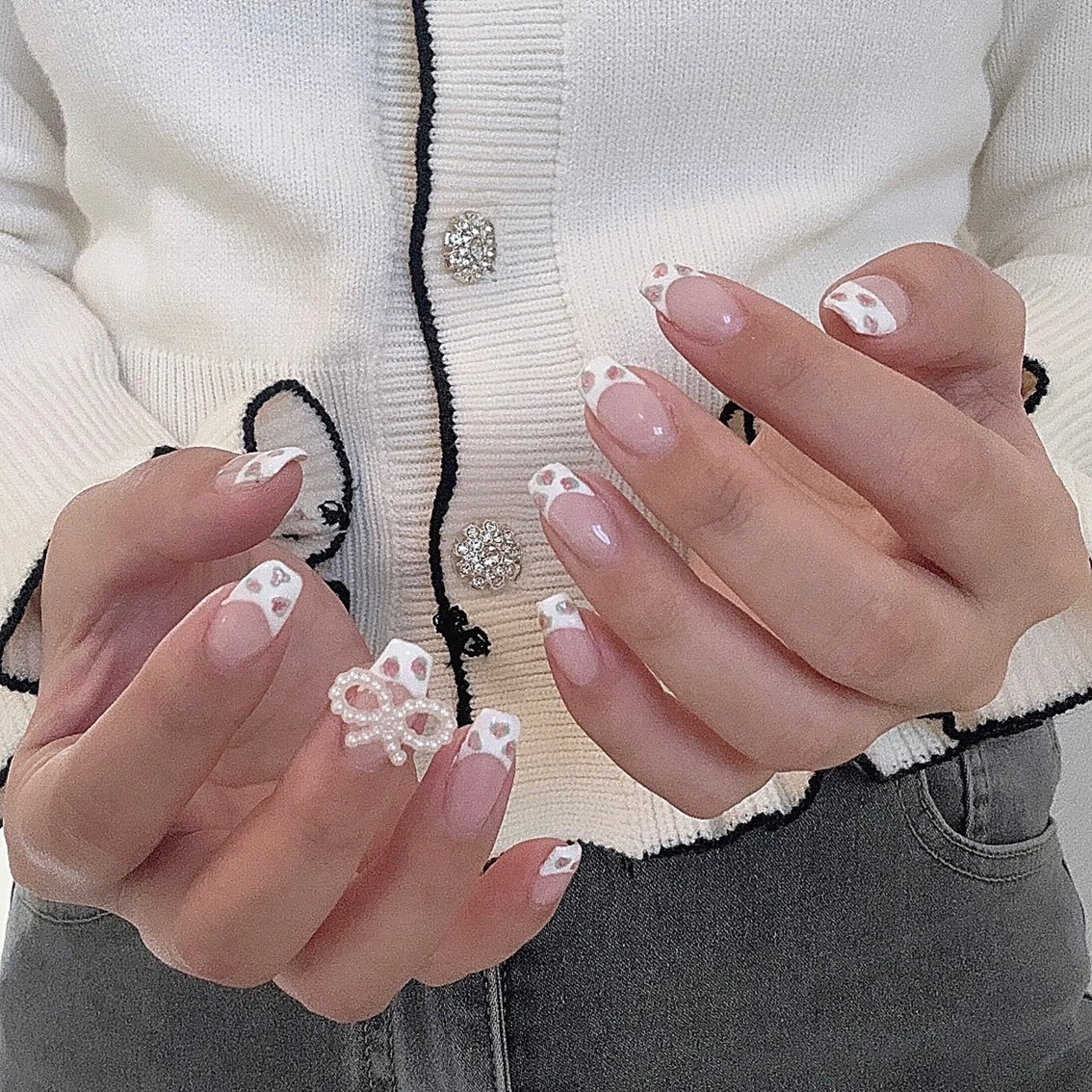 ネイル シュシュ 🎀 girly nailのネイルデザイン